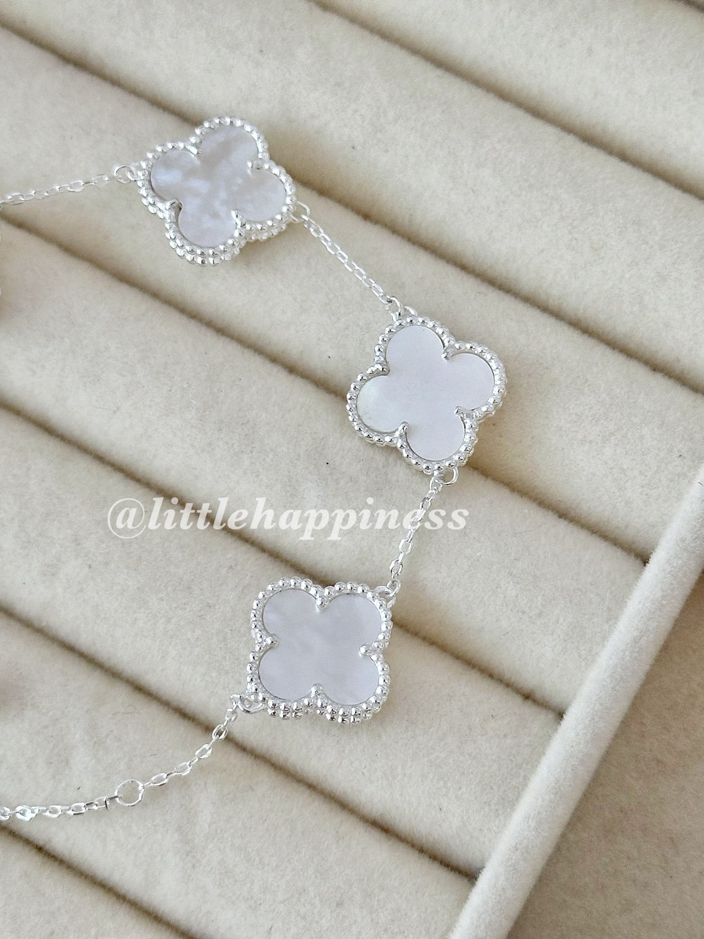 Pulsera Plateada Tréboles Blanco