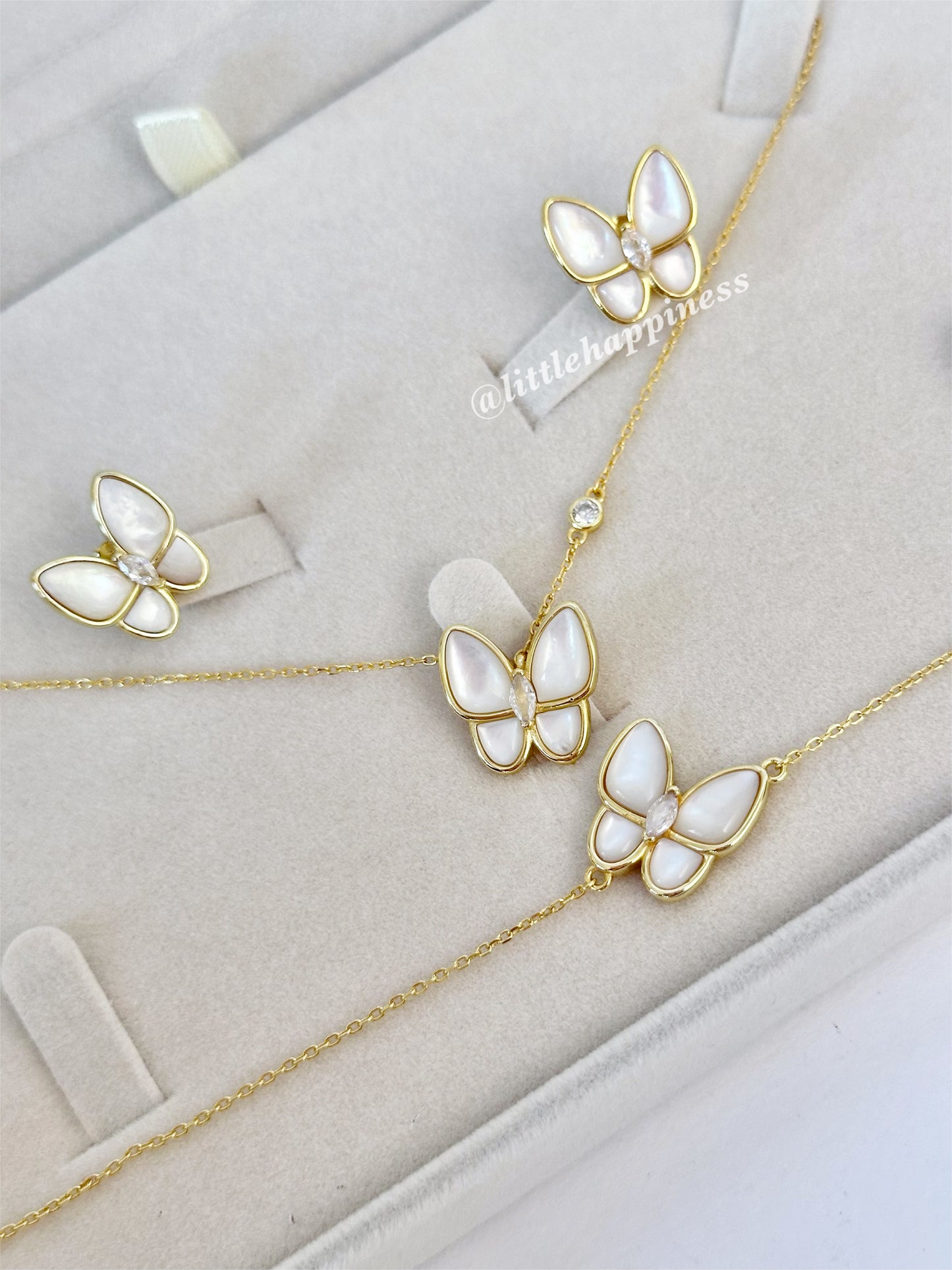 Conjunto Collar + aretes + pulsera Van Cleef Dorado y Blanco