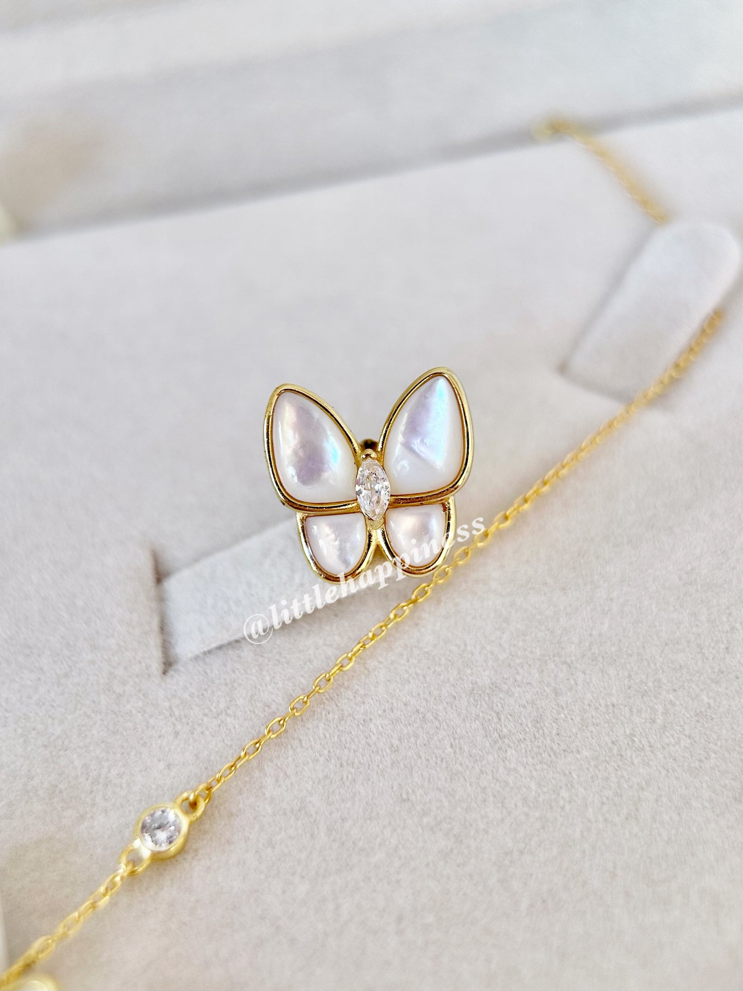 Conjunto Collar + aretes + pulsera Van Cleef Dorado y Blanco