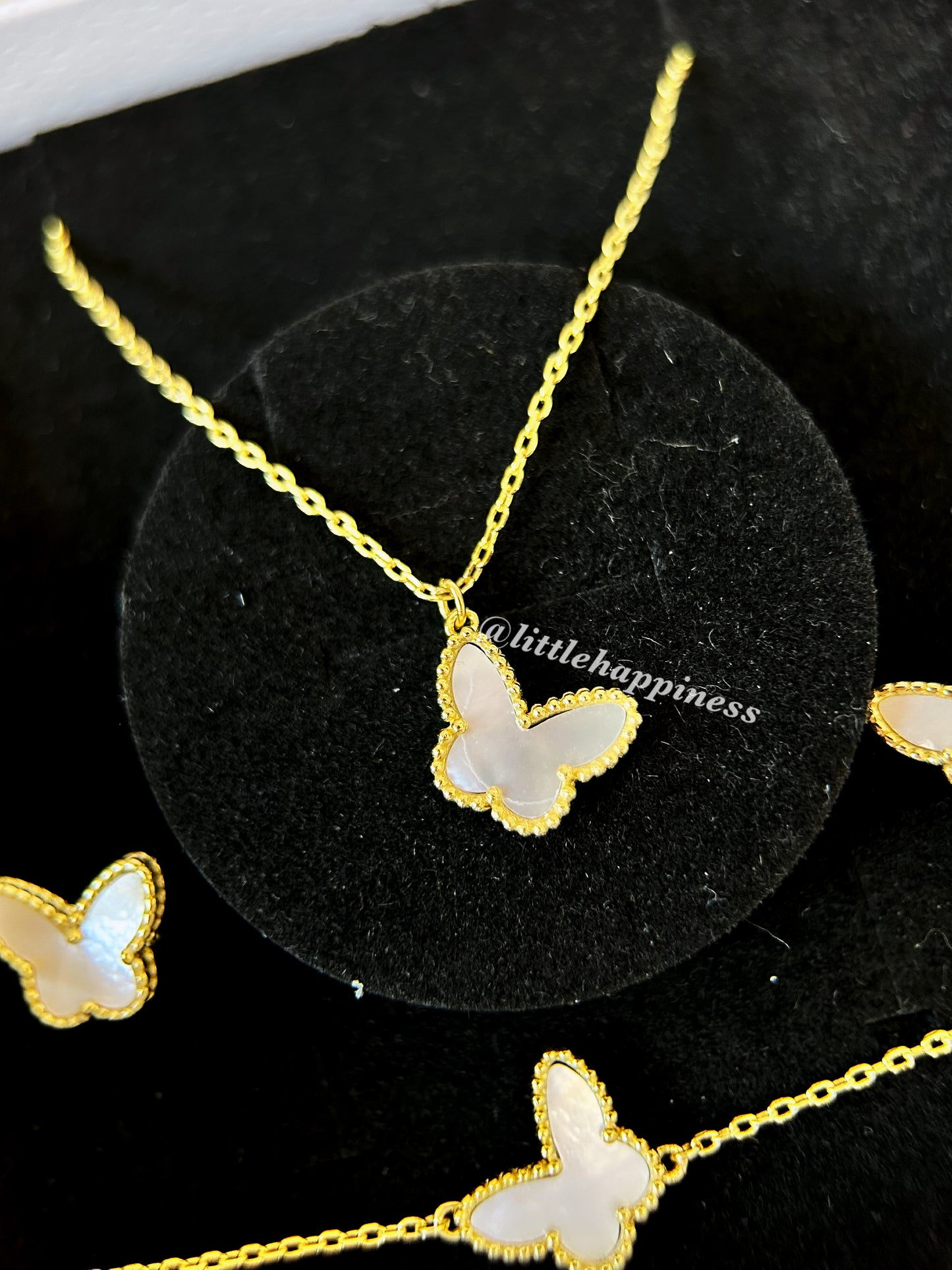Conjunto Collar + aretes + pulsera Mariposa Van Cleef Dorado y Blanco