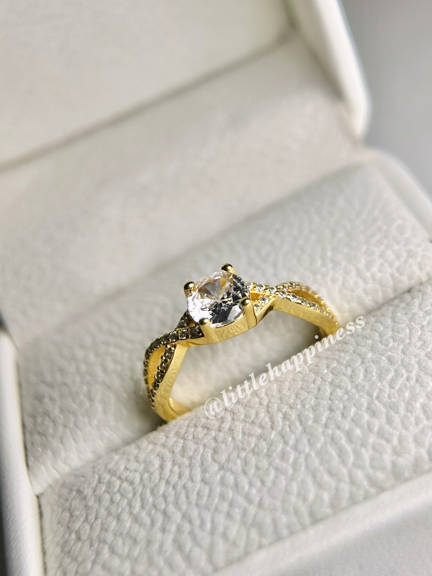 Anillo de Compromiso Infinito, Dorado