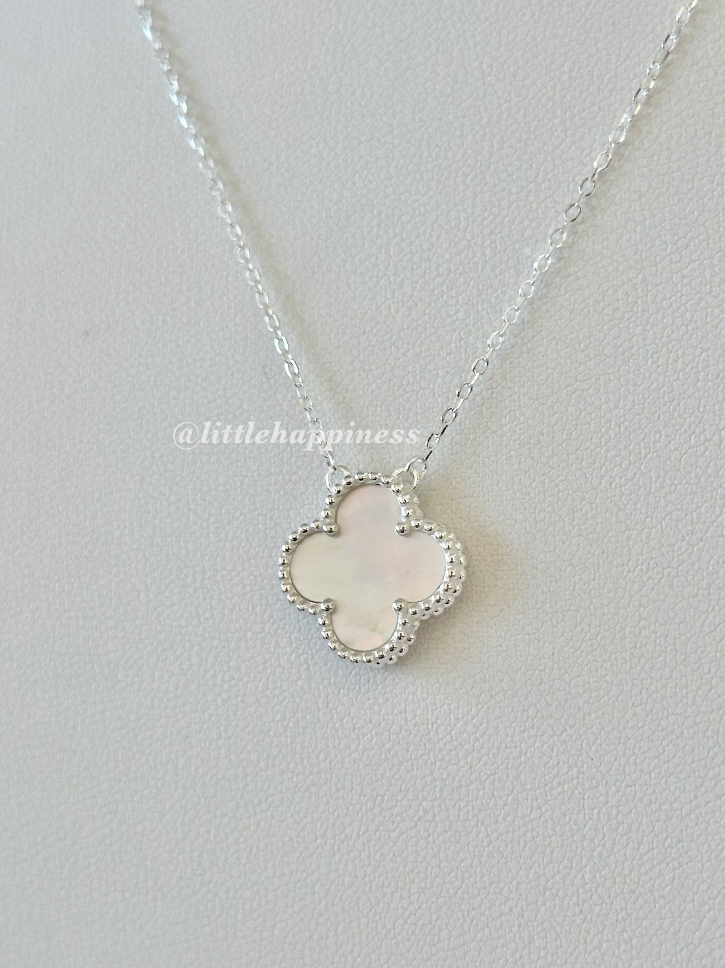 Collar 1 trébol blanco Plateado