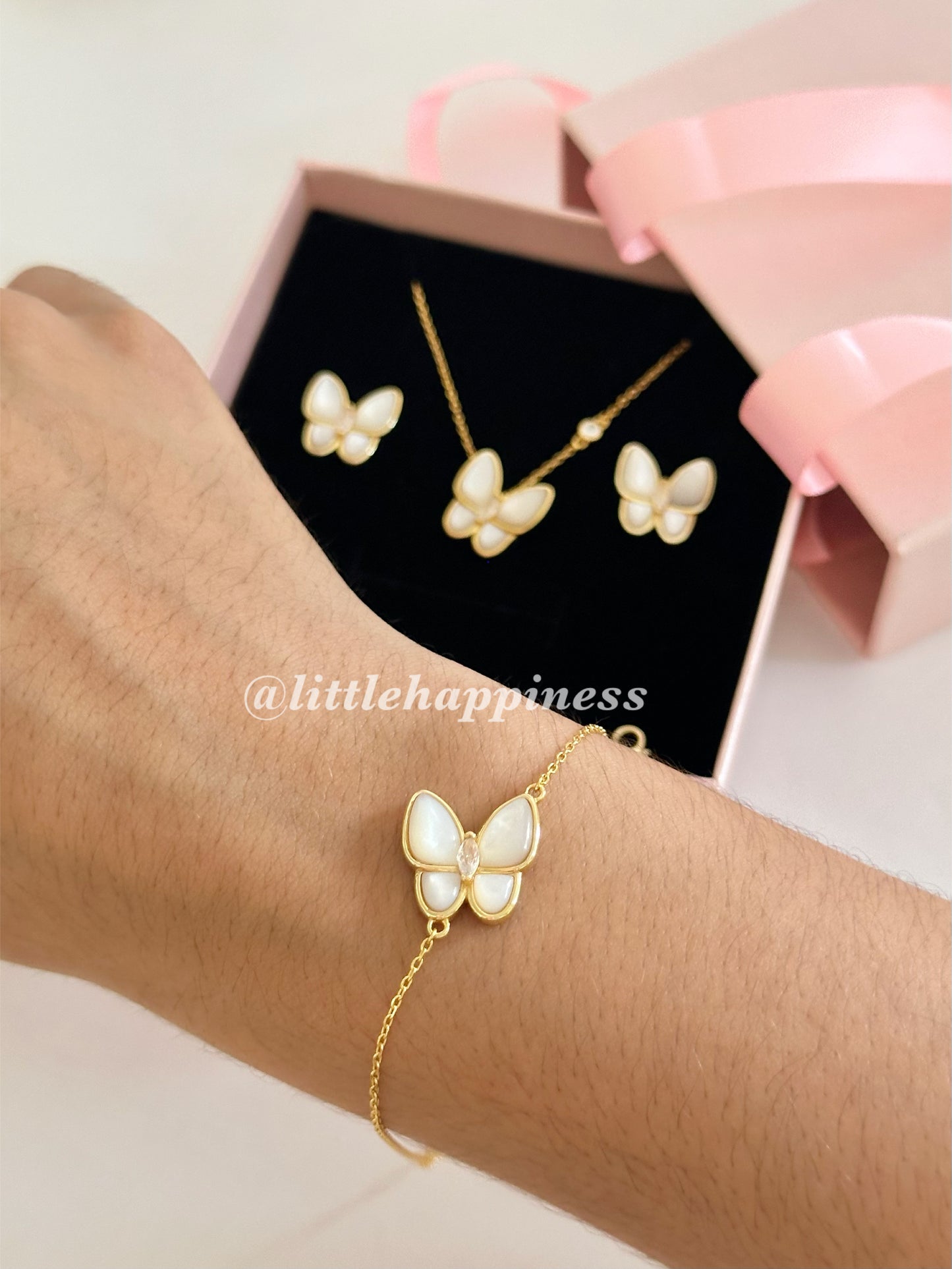 Conjunto Collar + aretes + pulsera Van Cleef Dorado y Blanco