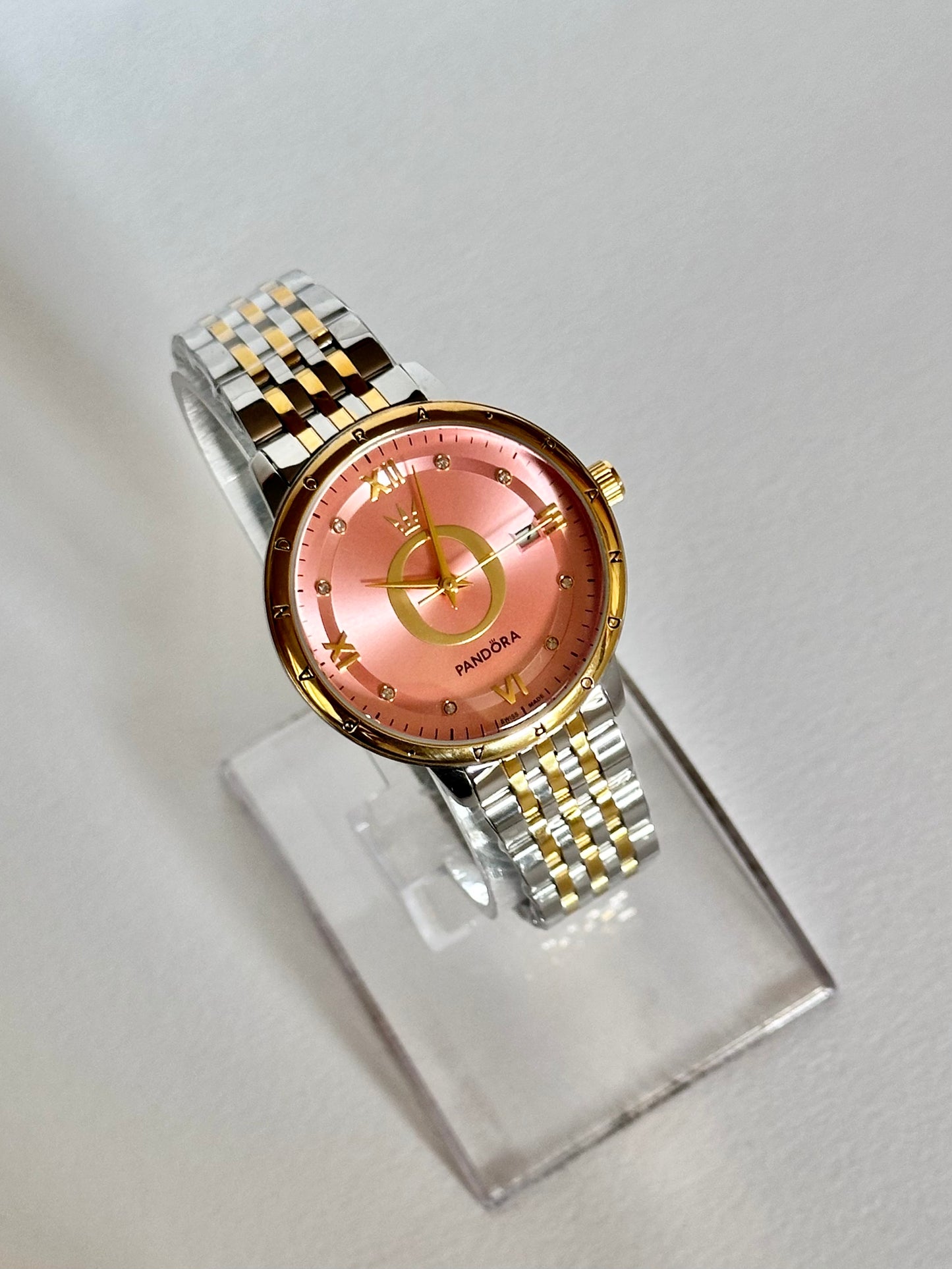 Reloj Pandora Dorado con Plateado, fondo Rosa