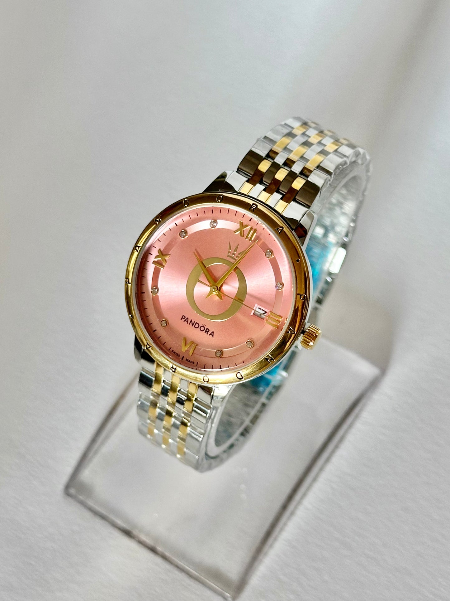 Reloj Pandora Dorado con Plateado, fondo Rosa