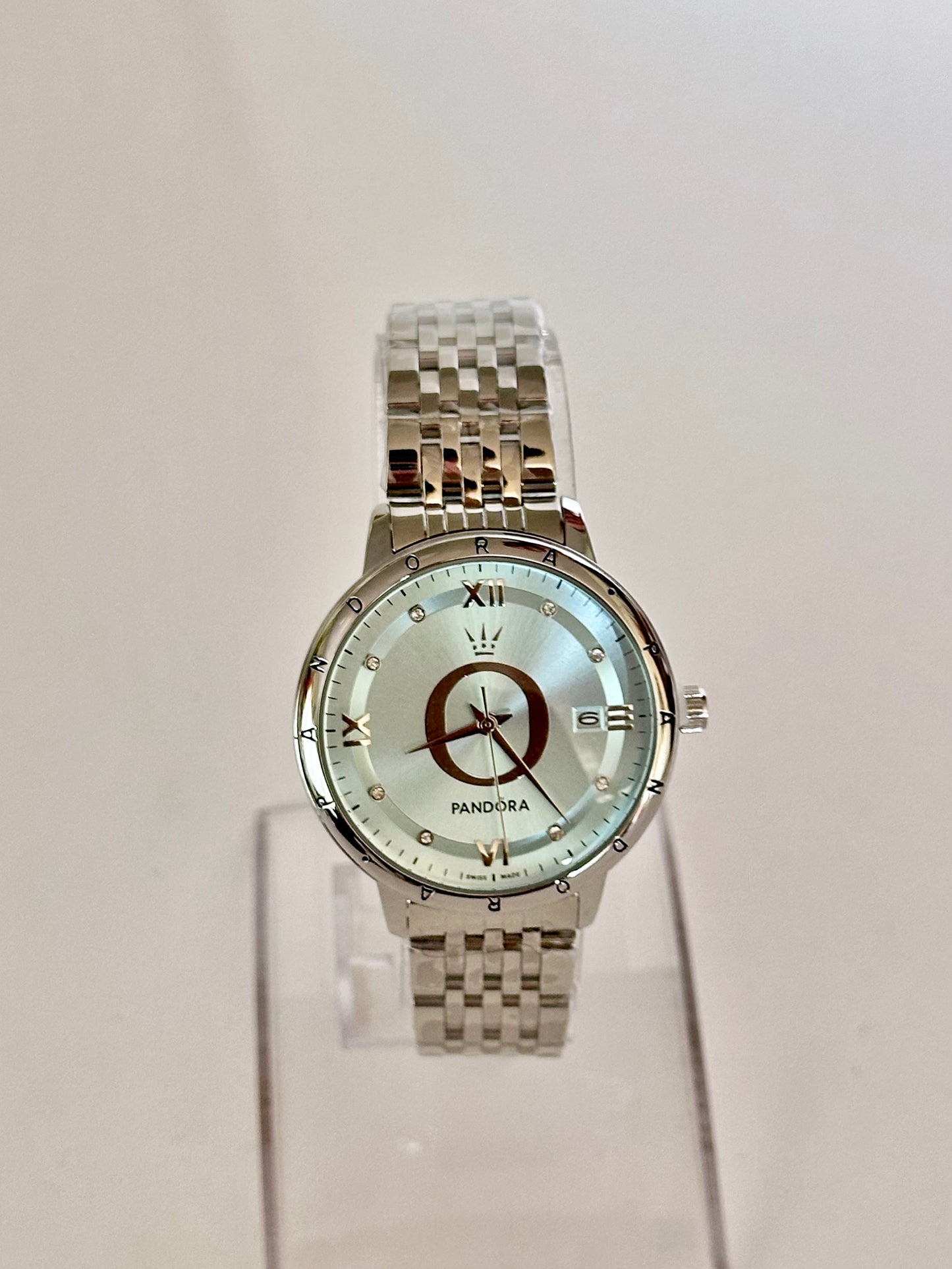 Reloj Pandora Plateado fondo Azul