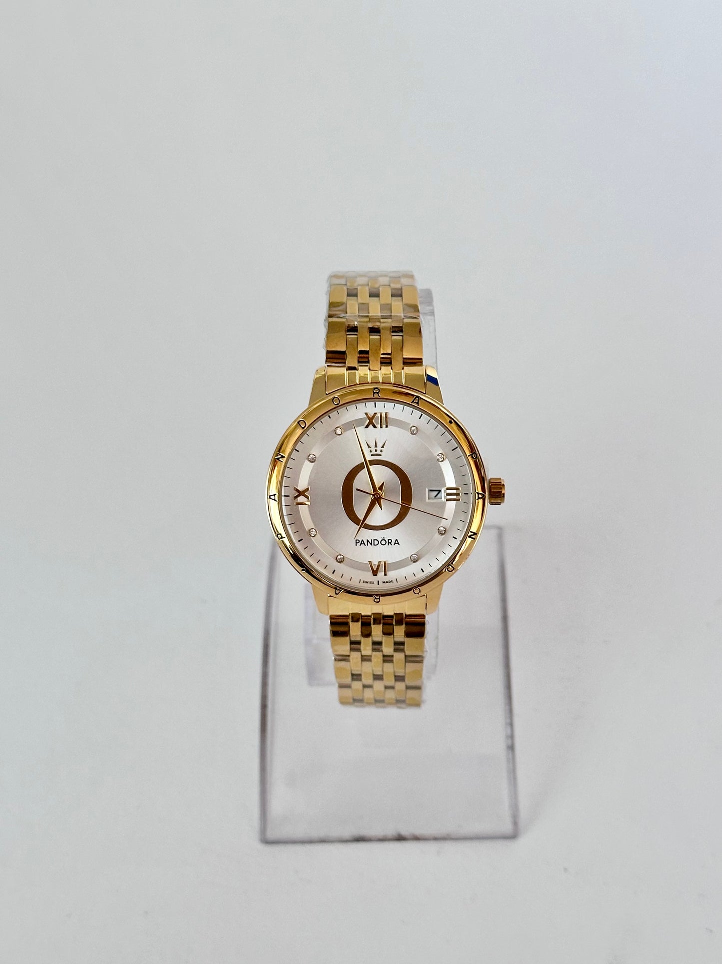 Reloj Pandora Dorado fondo blanco