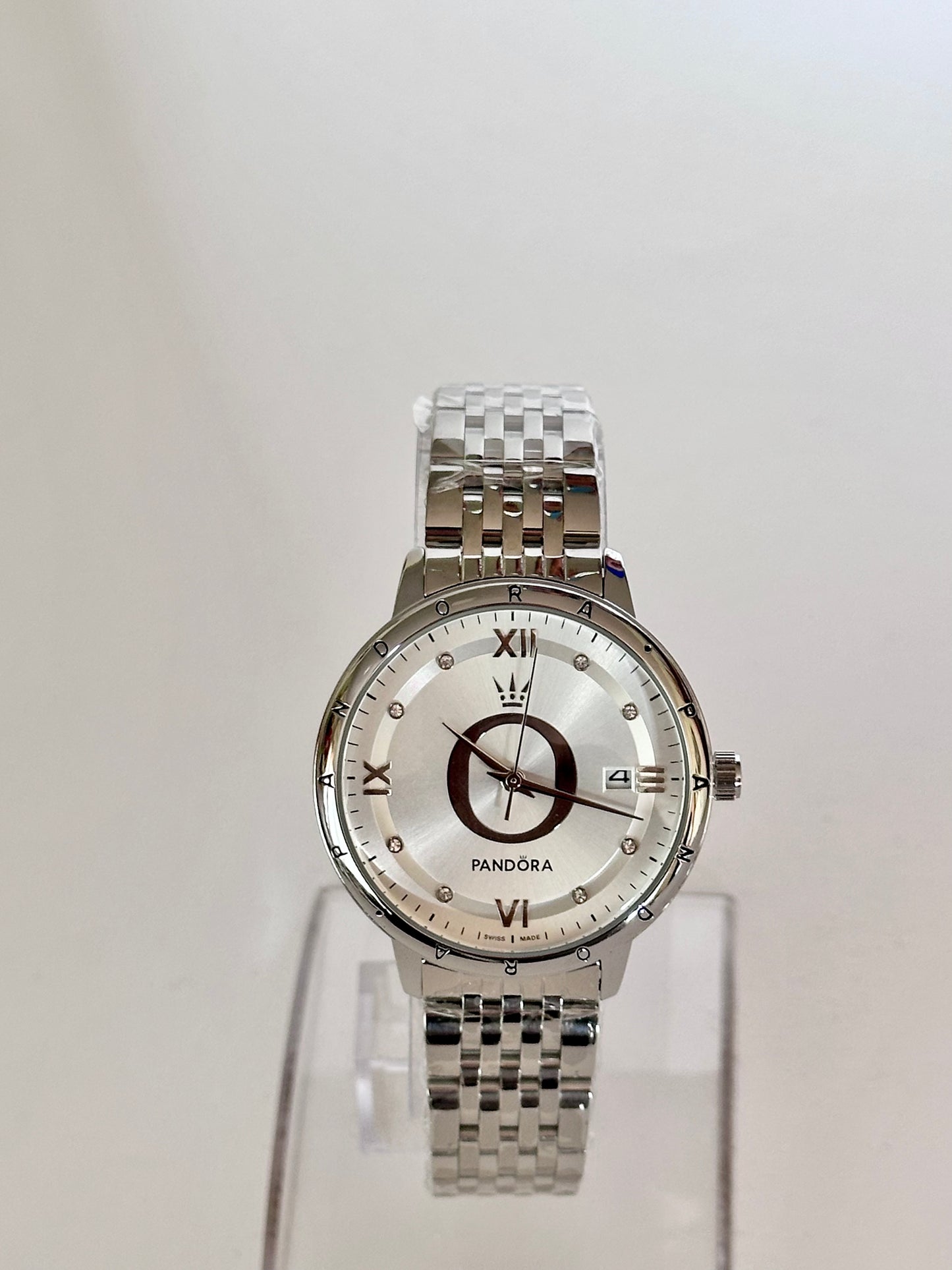 Reloj Pandora Plateado fondo blanco