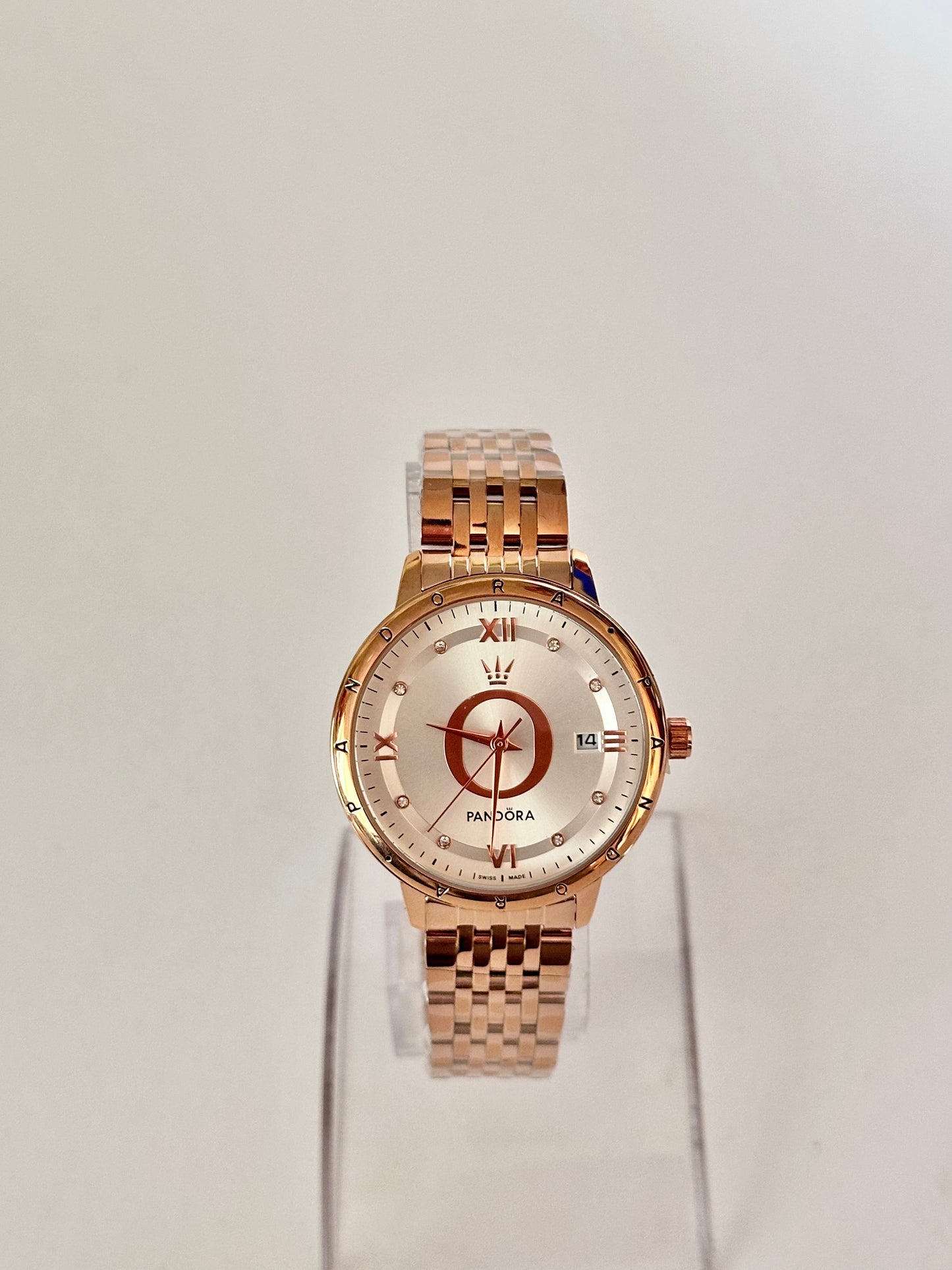Reloj Pandora Rose Gold completo, fondo blanco