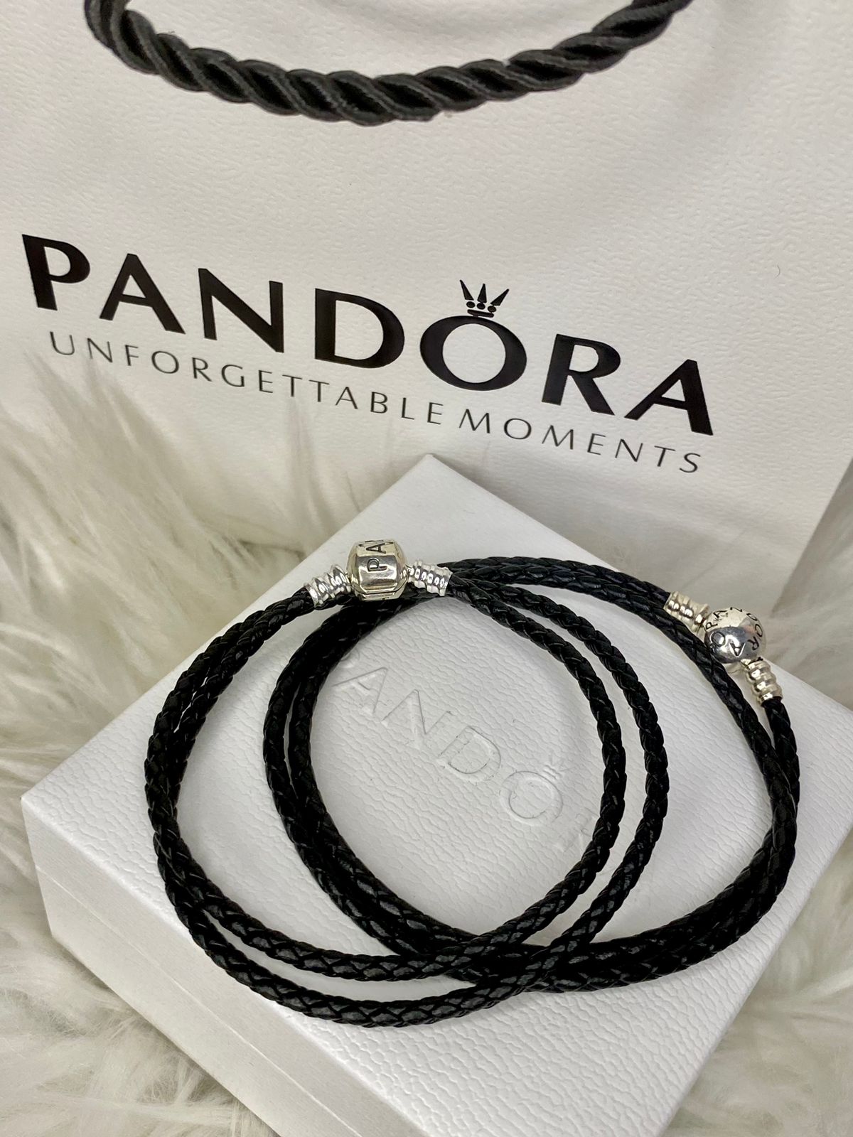 Pulsera en Leather Trenzado Doble Negro cierre redondo