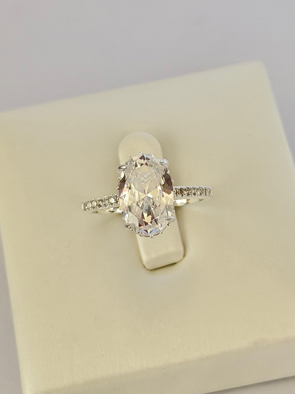 Anillo De Compromiso Ovalado