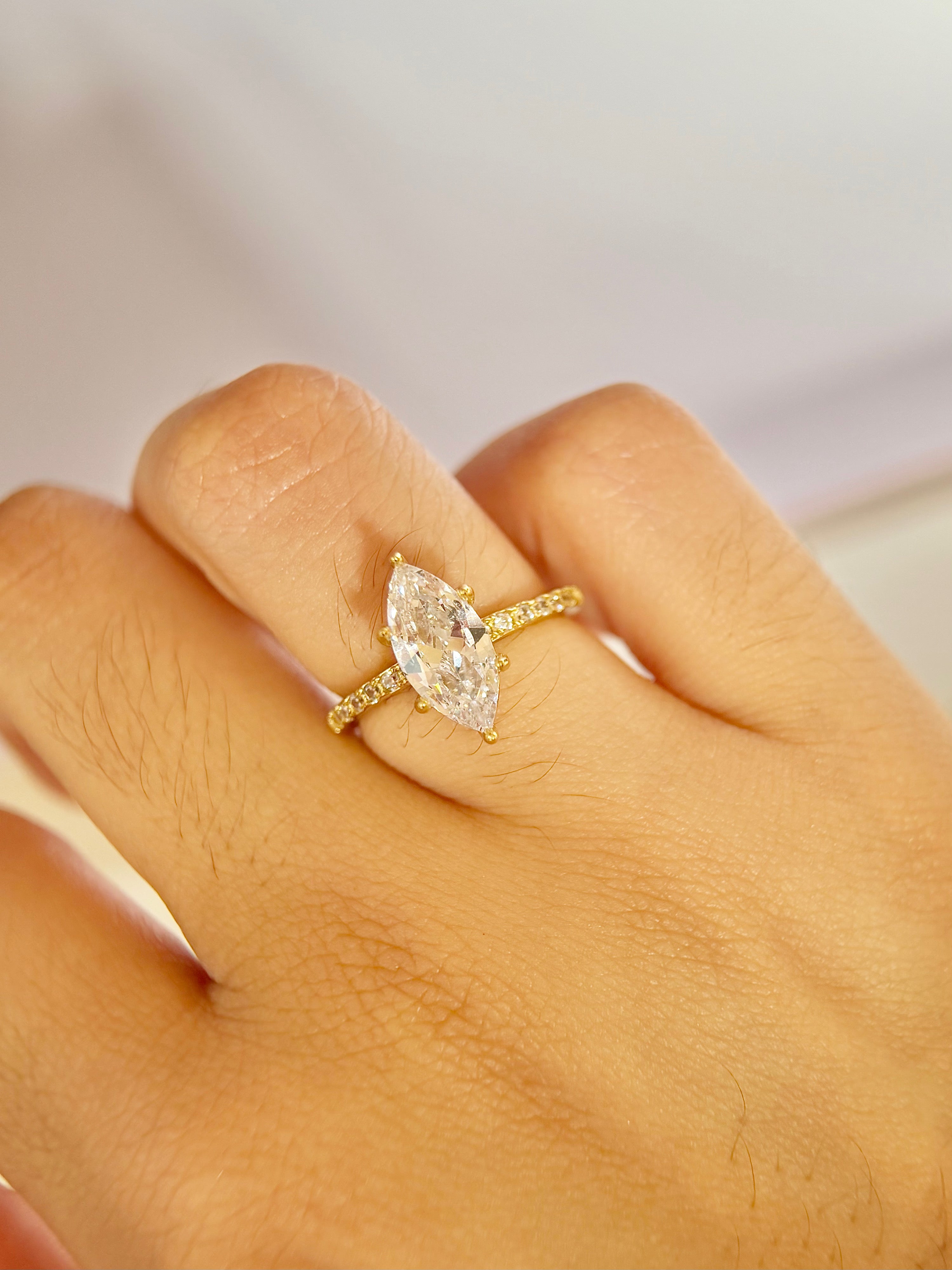 Anillo compromiso corte Marquesa con Baño de Oro