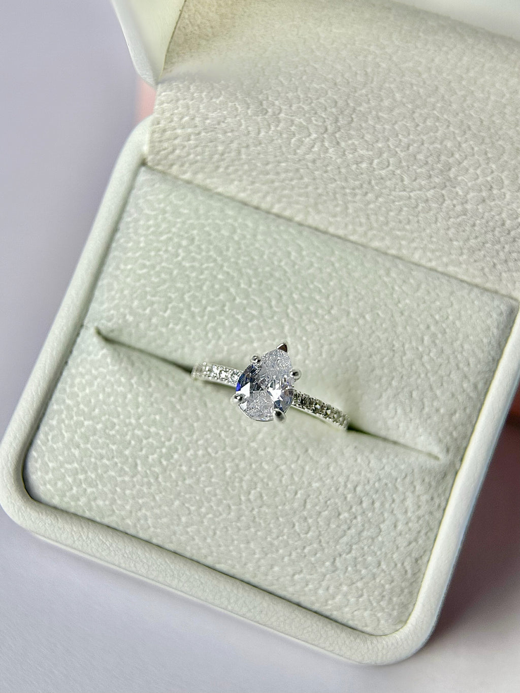 Anillo Compromiso Corte Pera