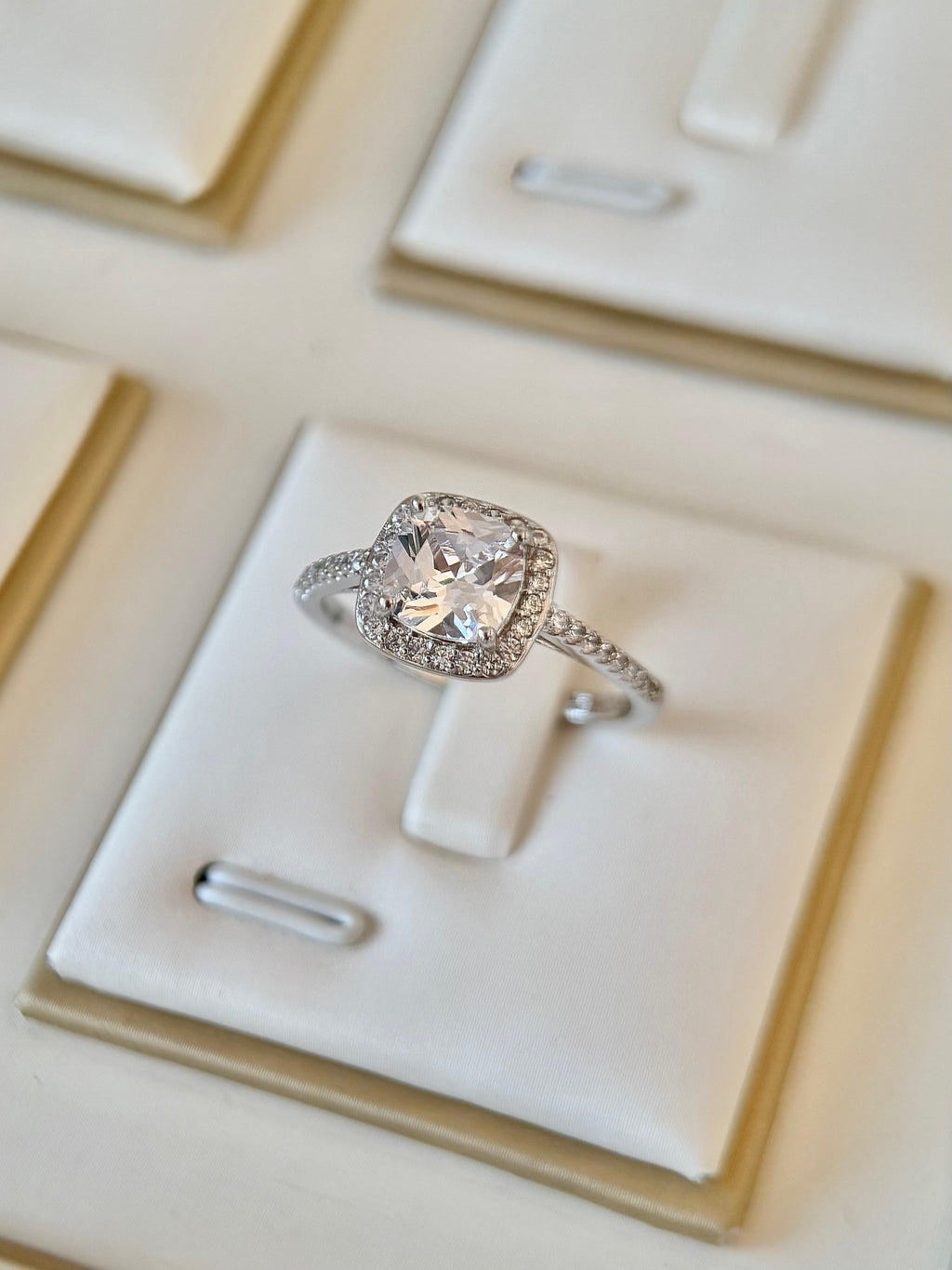 Anillo compromiso Corte Cuadrado