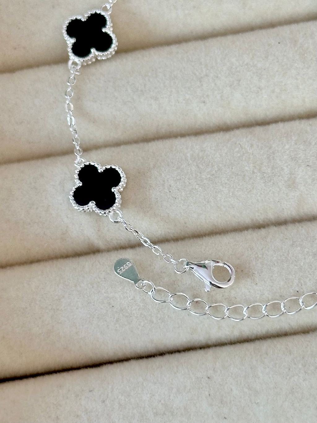 Pulsera Mini Tréboles Negros