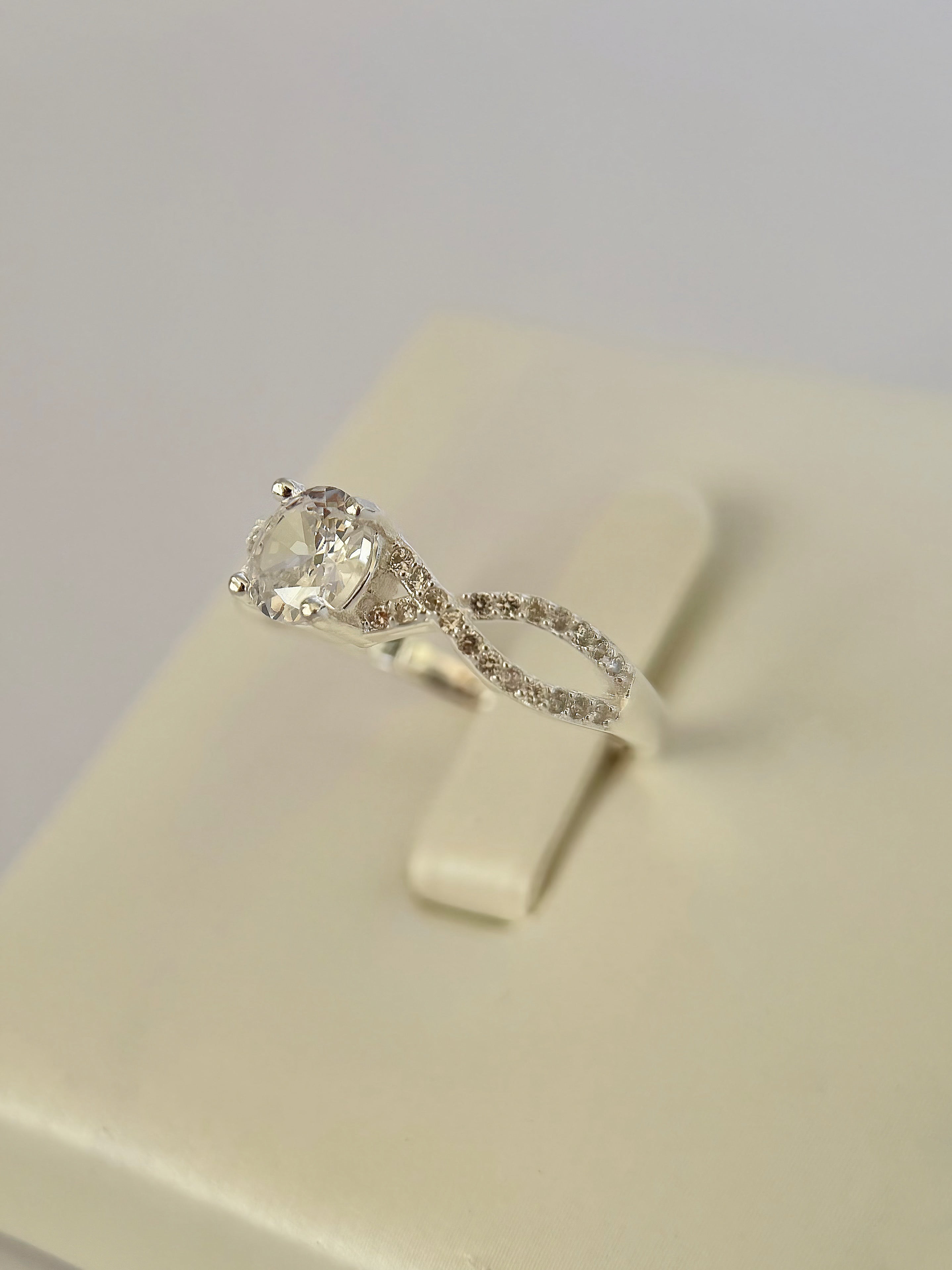 Anillo Compromiso, Infinito