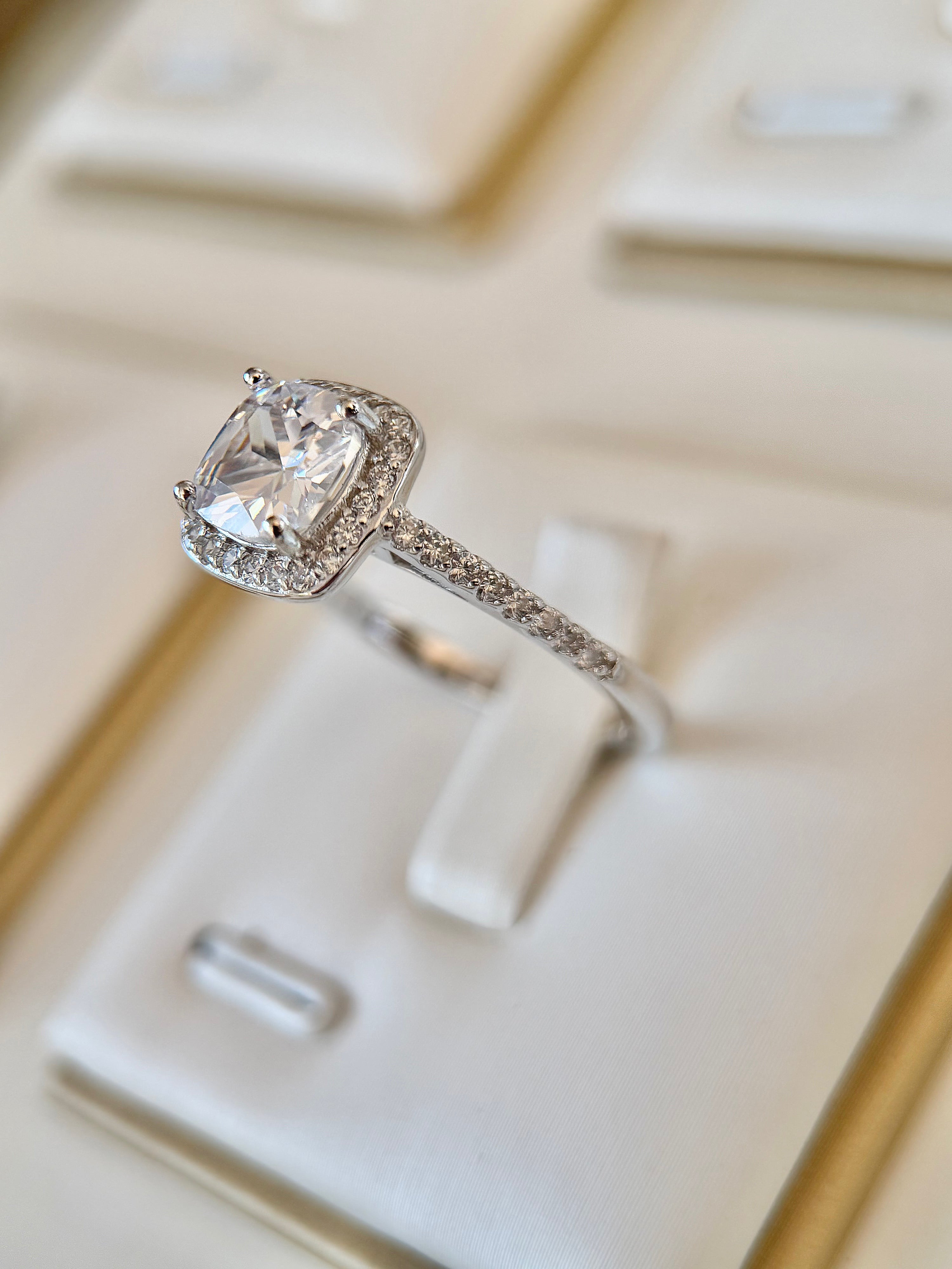 Anillo compromiso Corte Cuadrado