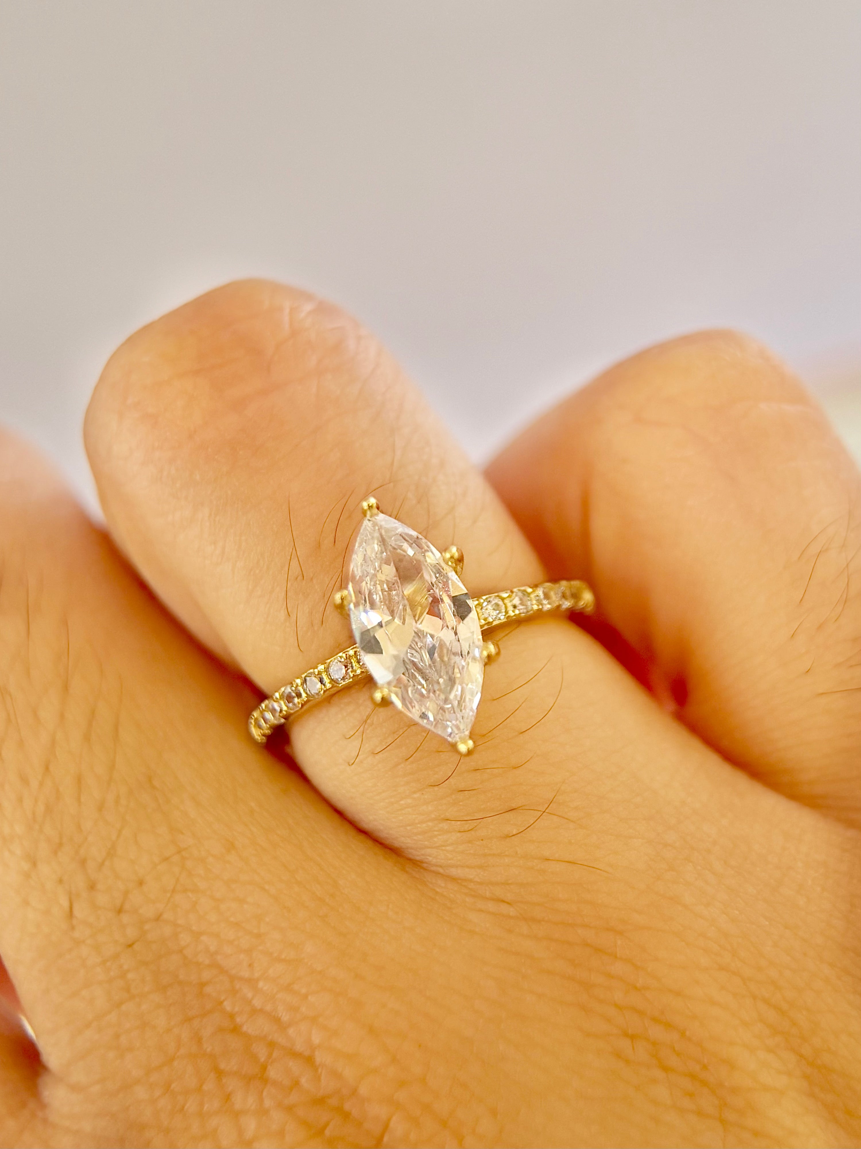 Anillo compromiso corte Marquesa con Baño de Oro