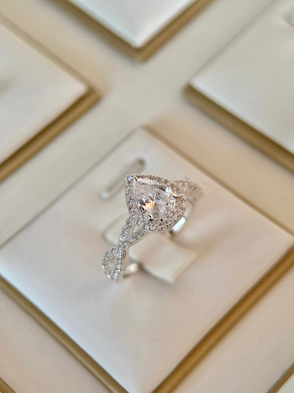 Anillo Compromiso Corte Pera