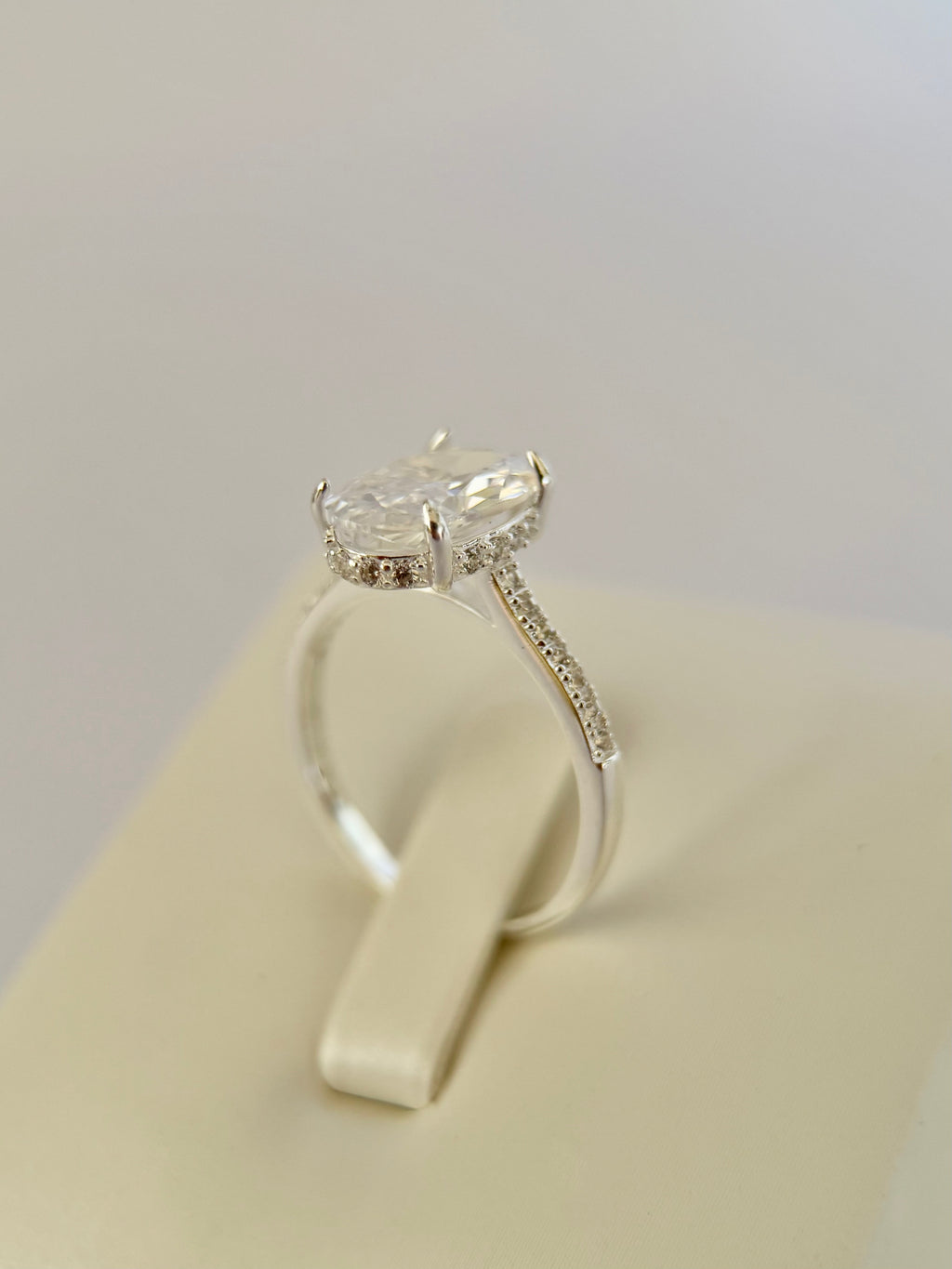 Anillo De Compromiso Ovalado