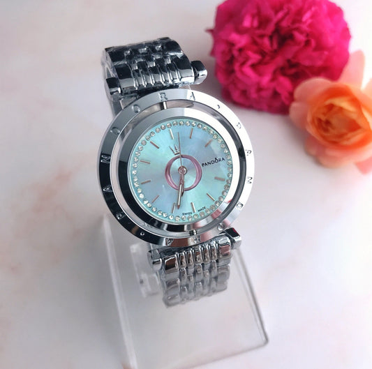 Reloj Pandora Plateado Fondo Azul