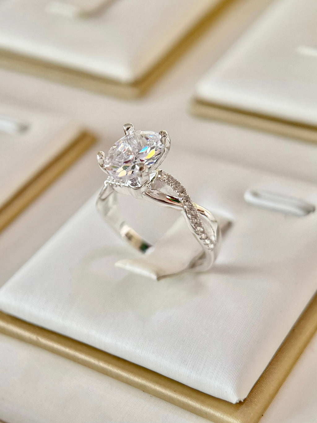 Anillo compromiso Corte Ovalado