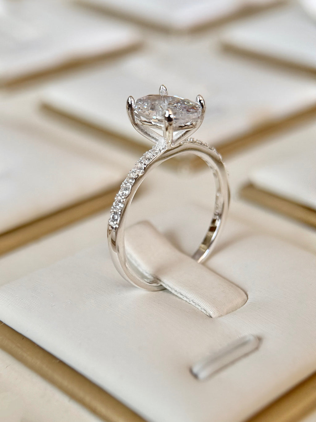 Anillo Compromiso corte Ovalado