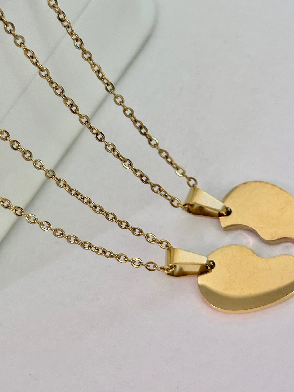 Dúo Collares Corazón compartido Dorado, Acero Inoxidable