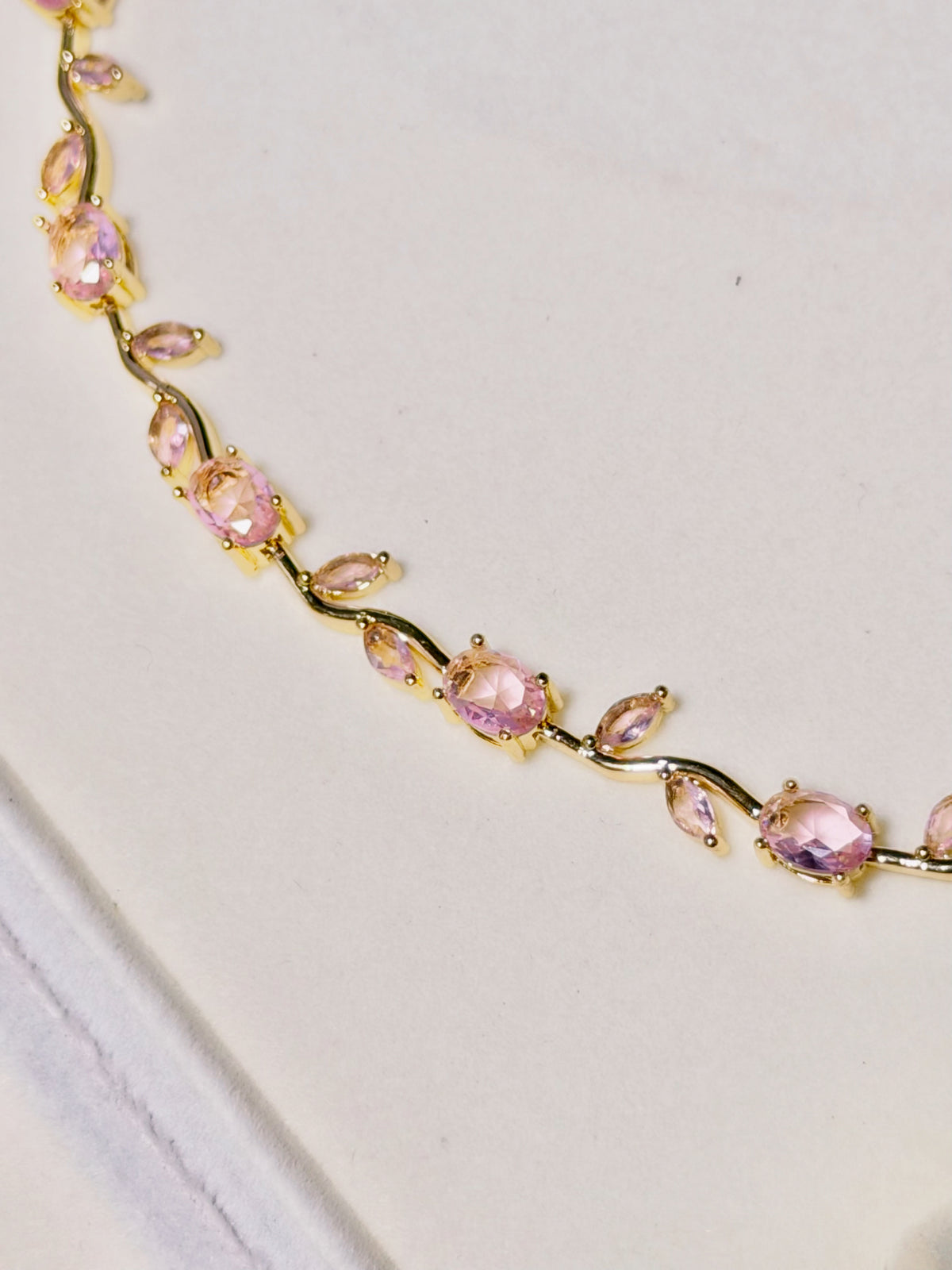 Collar Tulipanes Rosados, Dorado