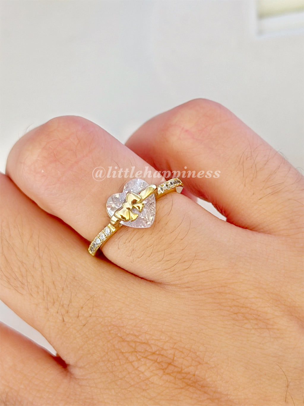 Anillo Corazón y Lazo Dorado