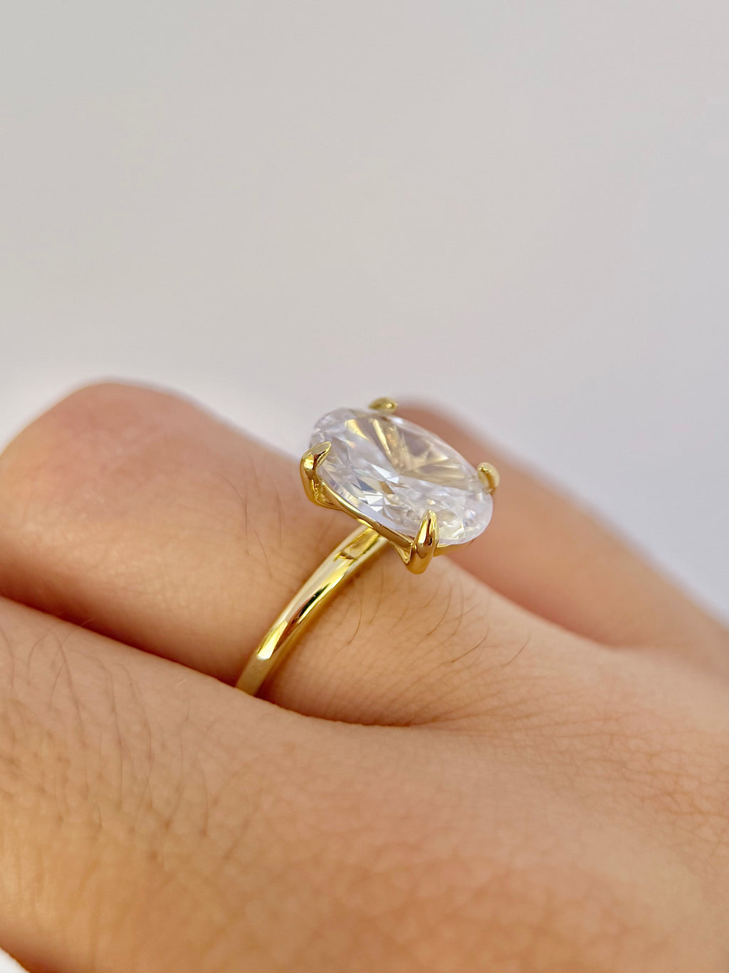 Anillo compromiso Ovalado, Aro Liso, con baño de Oro