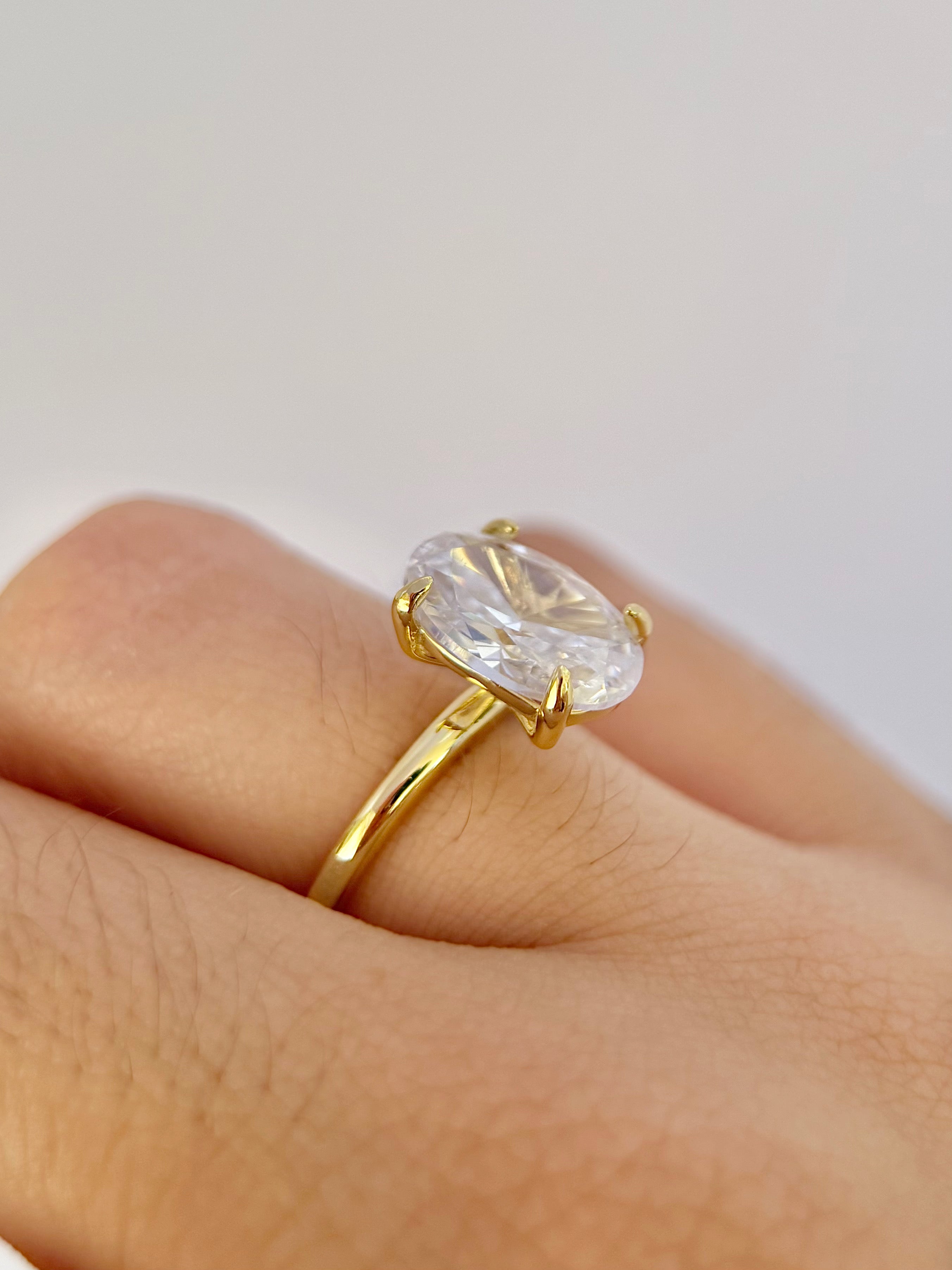 Anillo compromiso Ovalado, Aro Liso, con baño de Oro