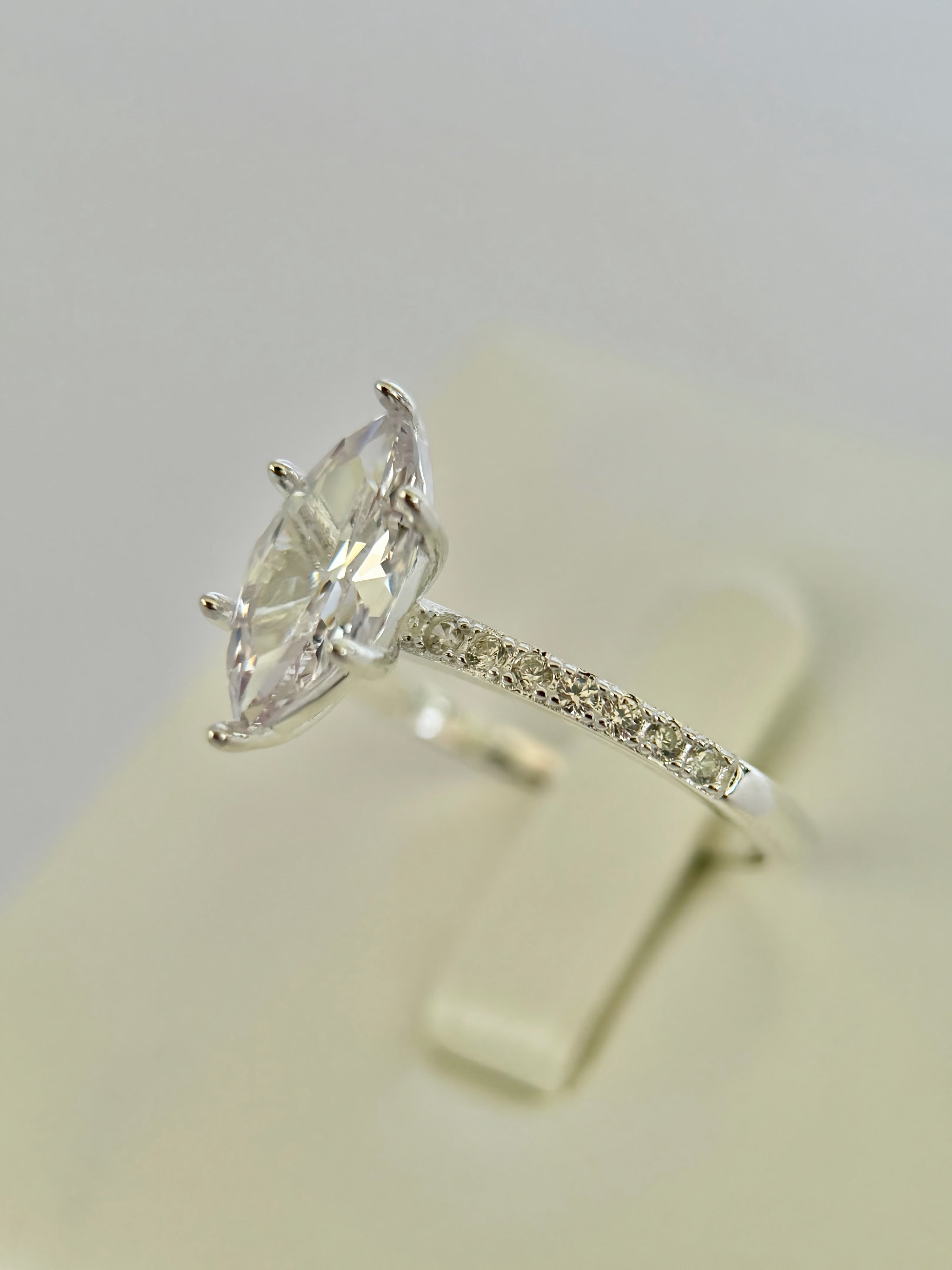 Anillo Compromiso Corte Marquesa