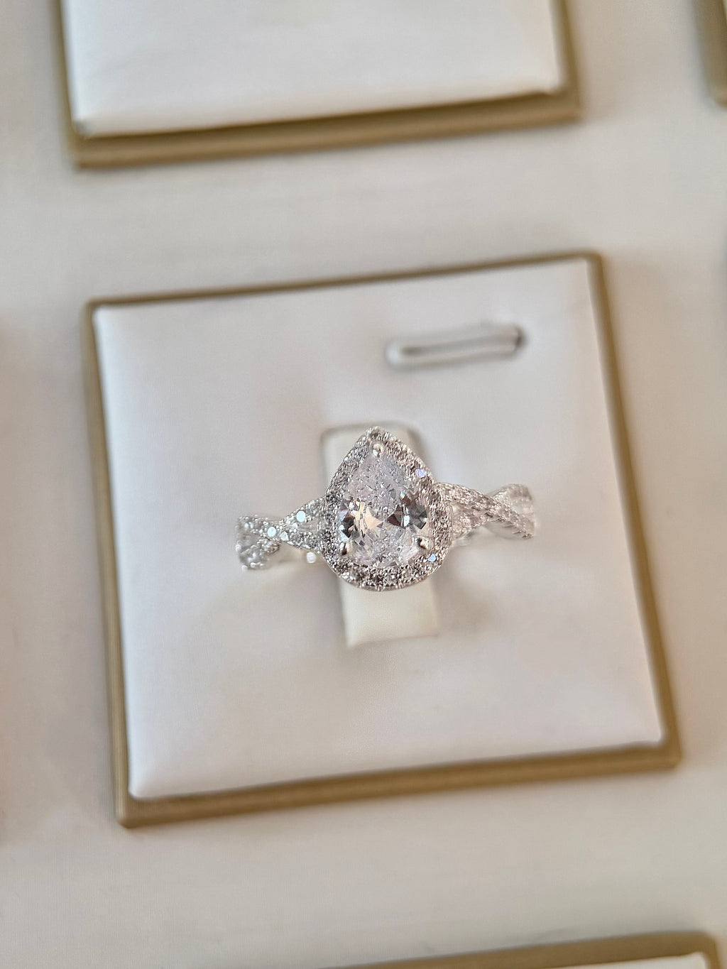 Anillo Compromiso Corte Pera