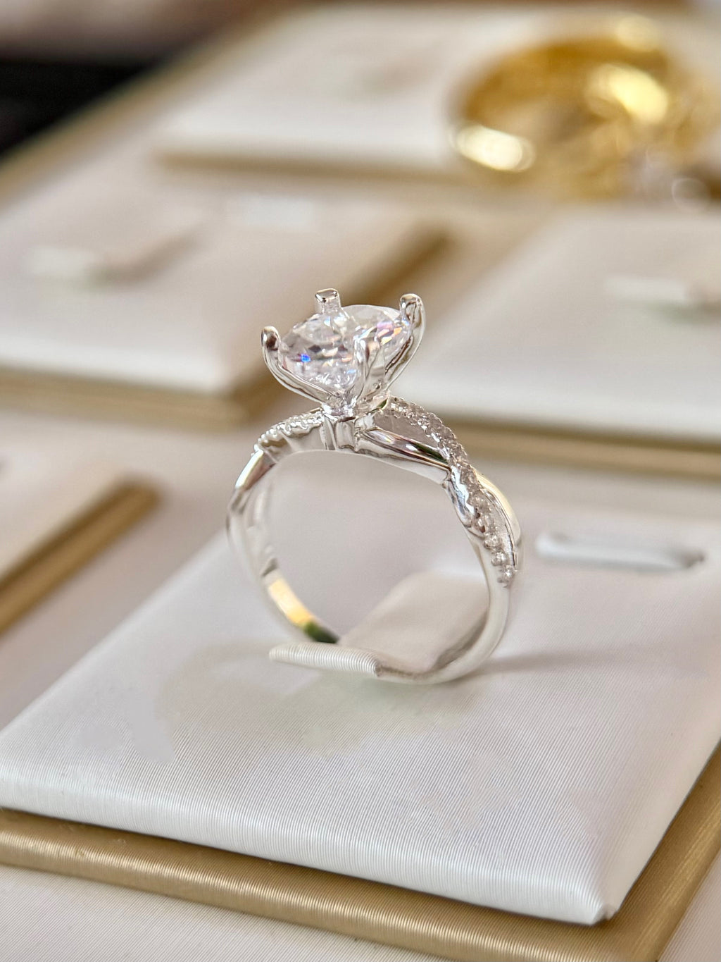 Anillo compromiso Corte Ovalado