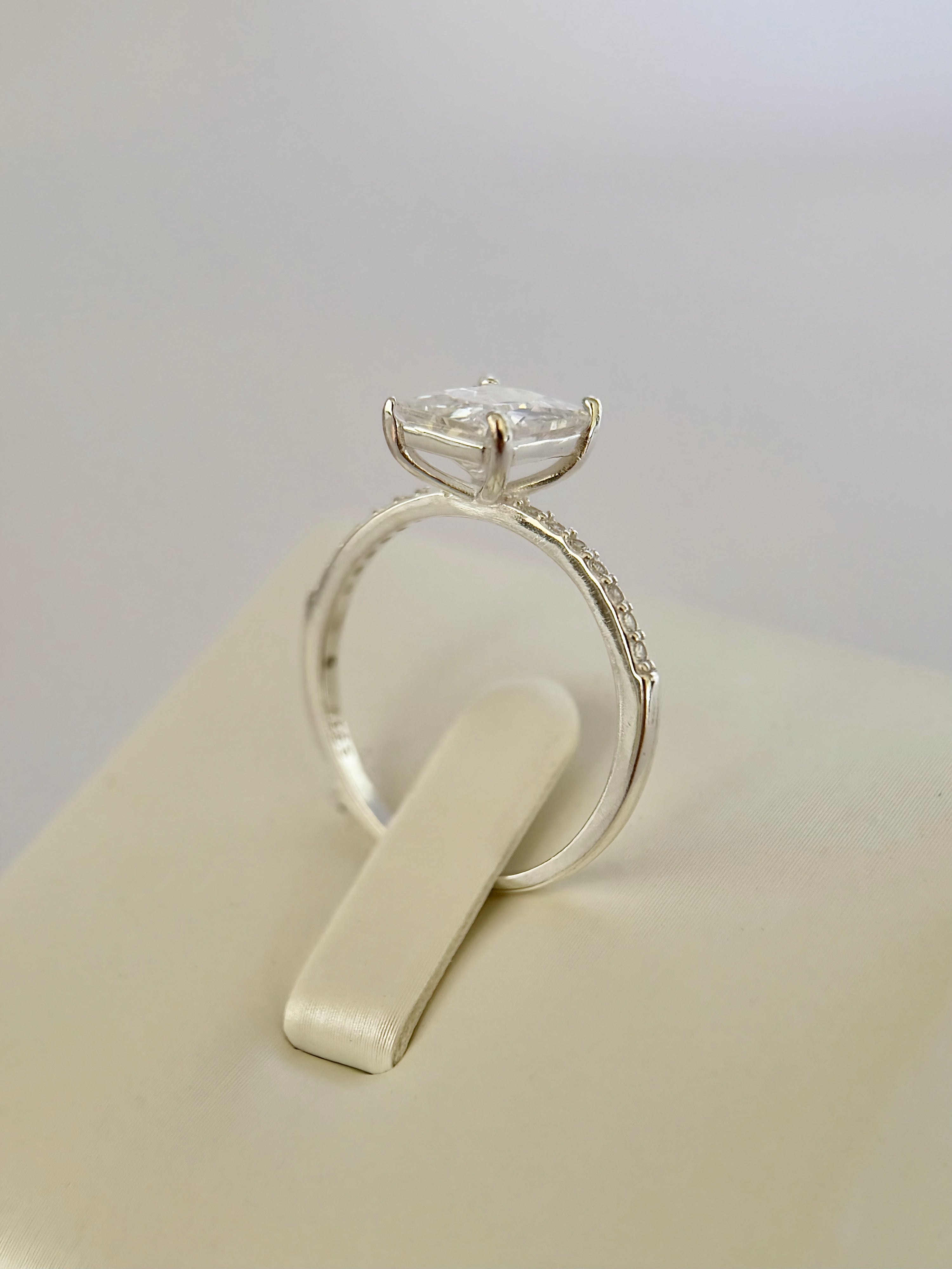 Anillo de Compromiso Corte Cuadrado