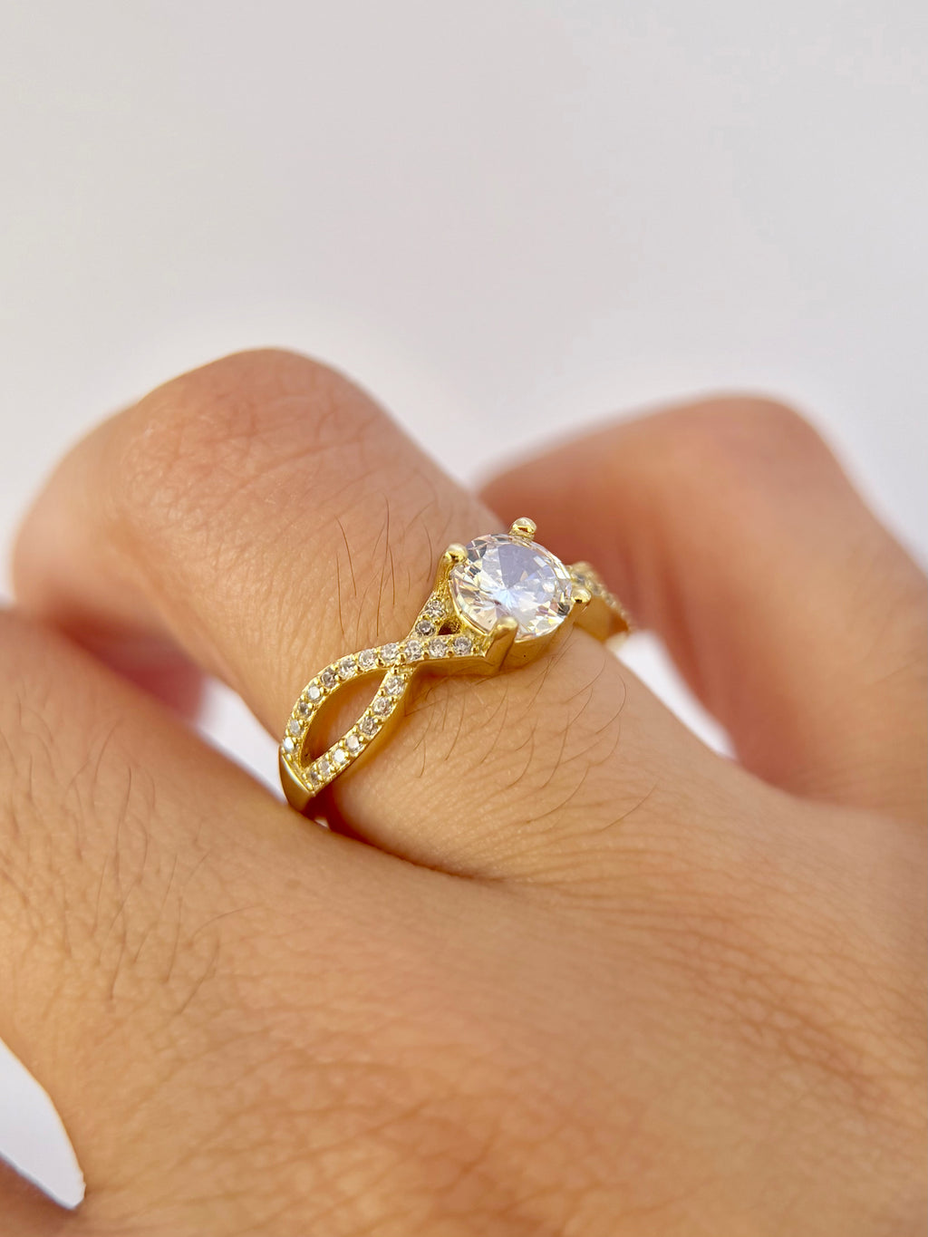 Anillo de Compromiso Infinito, Dorado