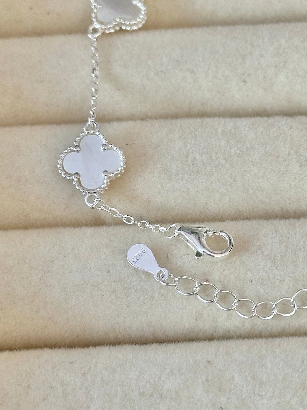 Pulsera Mini Tréboles Blancos