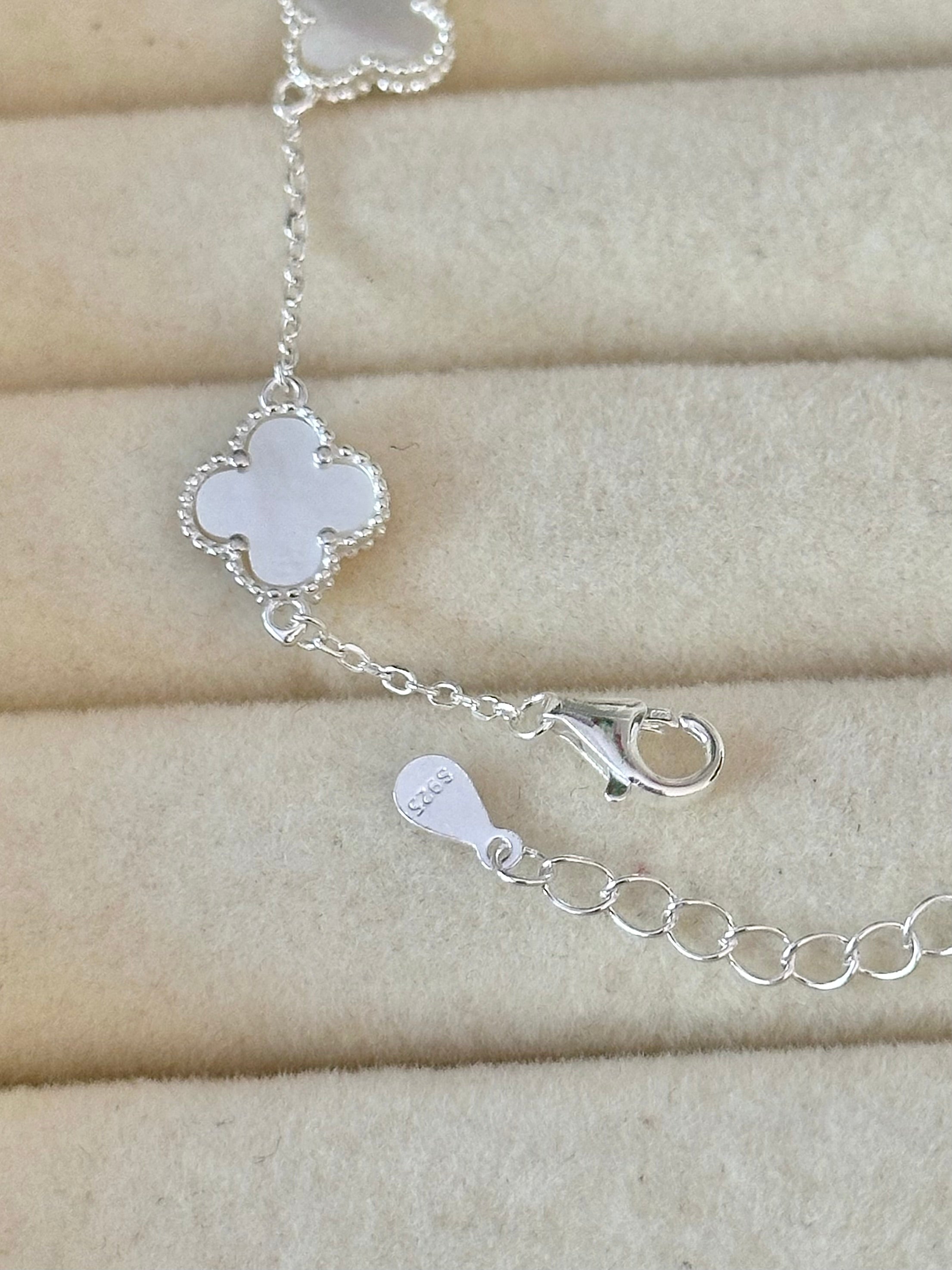 Pulsera Mini Tréboles Blancos