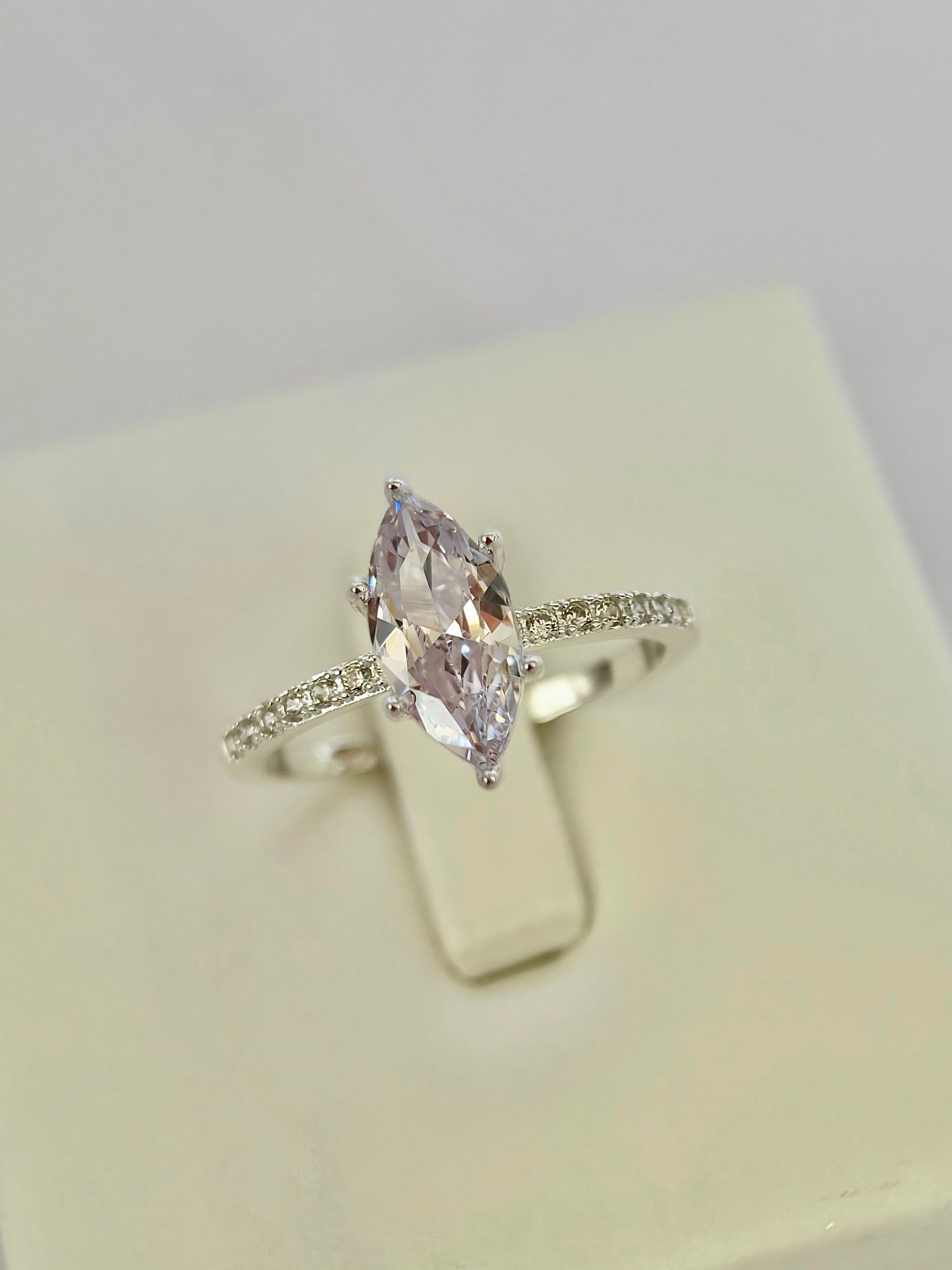 Anillo Compromiso Corte Marquesa
