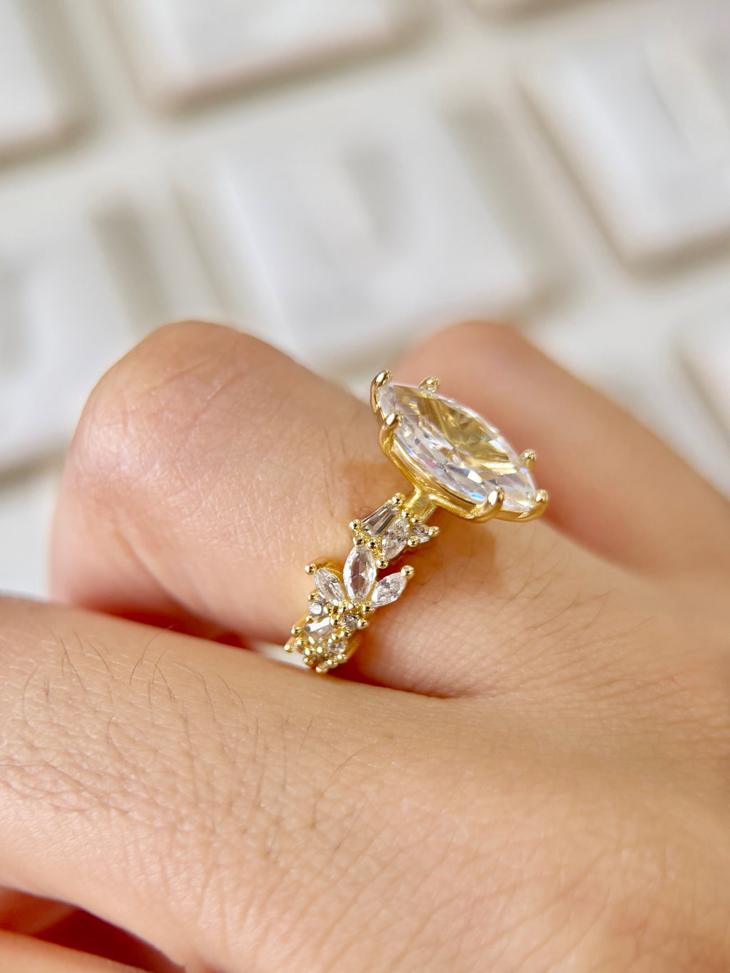 Anillo compromiso Corte Marquesa con baño de Oro