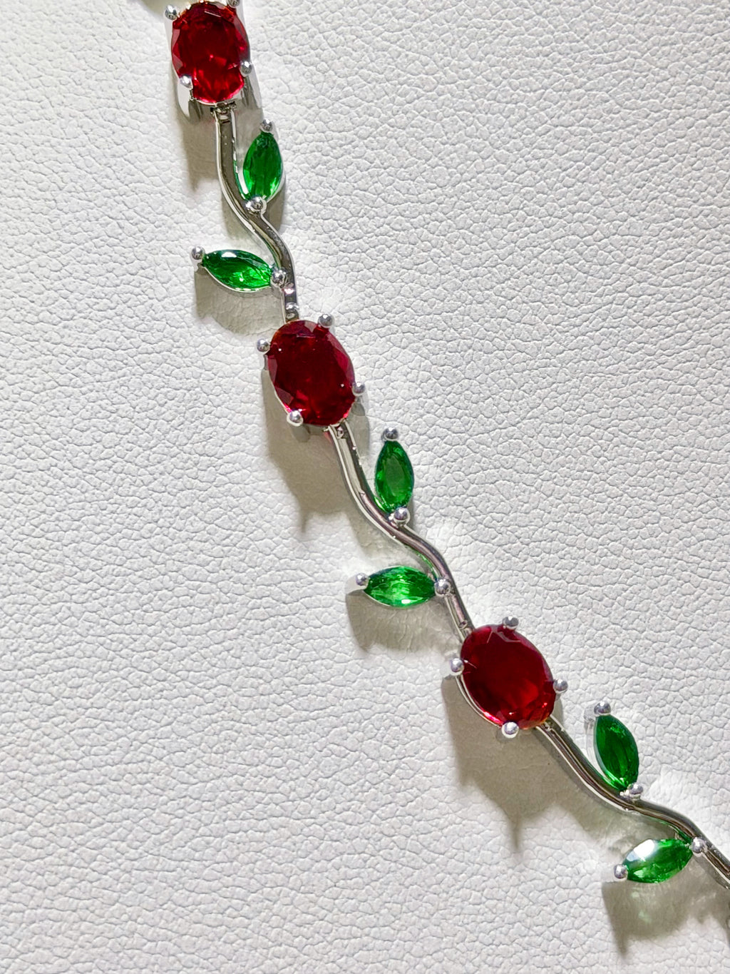 Collar Tulipanes Rojo con verde, Plateado