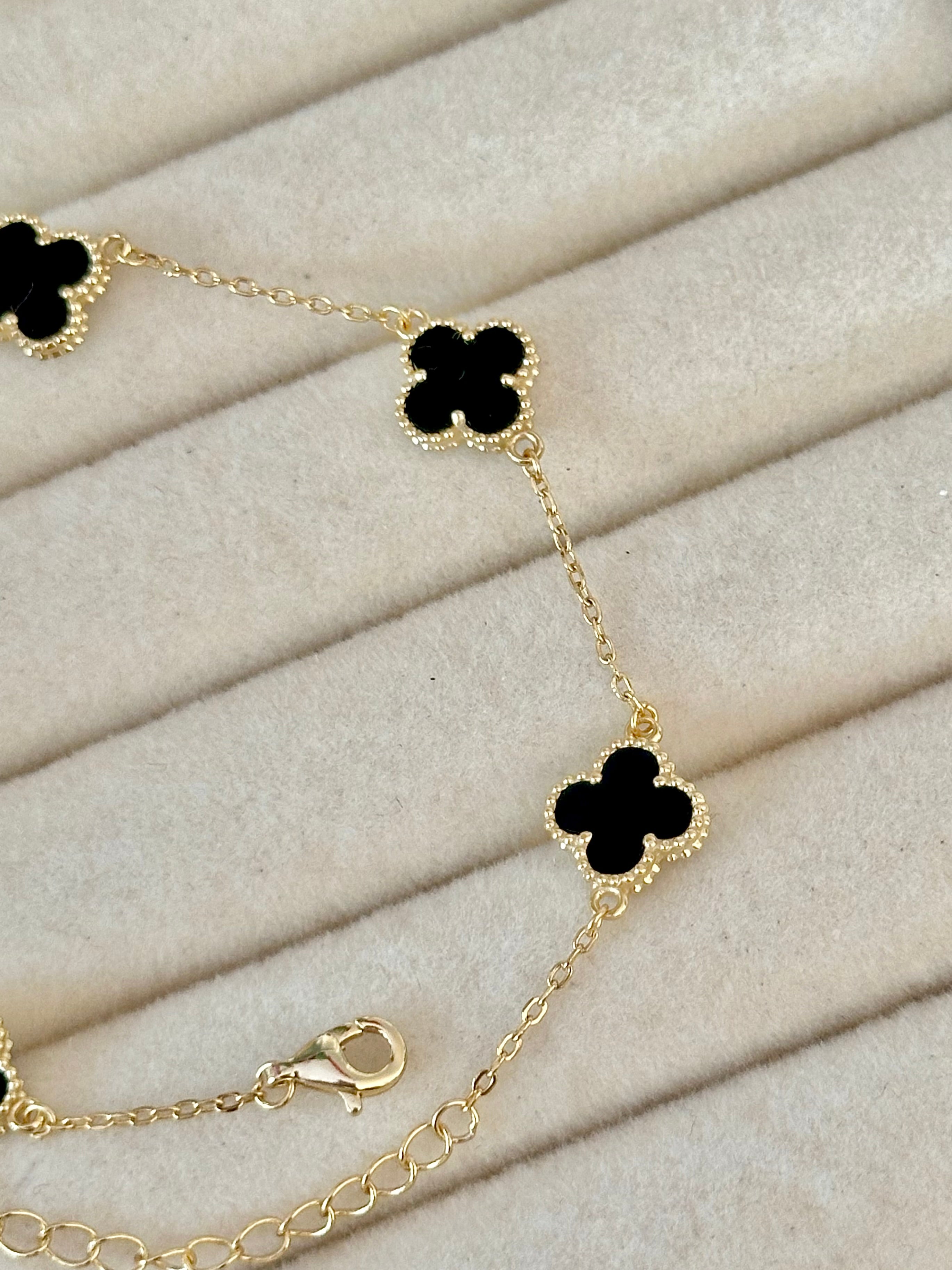 Pulsera Mini Tréboles Negro Con Baño de Oro