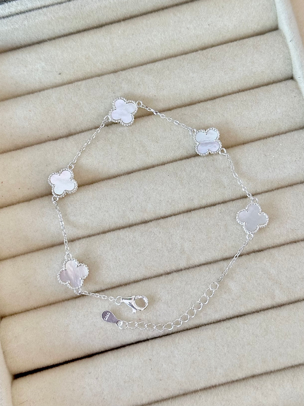 Pulsera Mini Tréboles Blancos