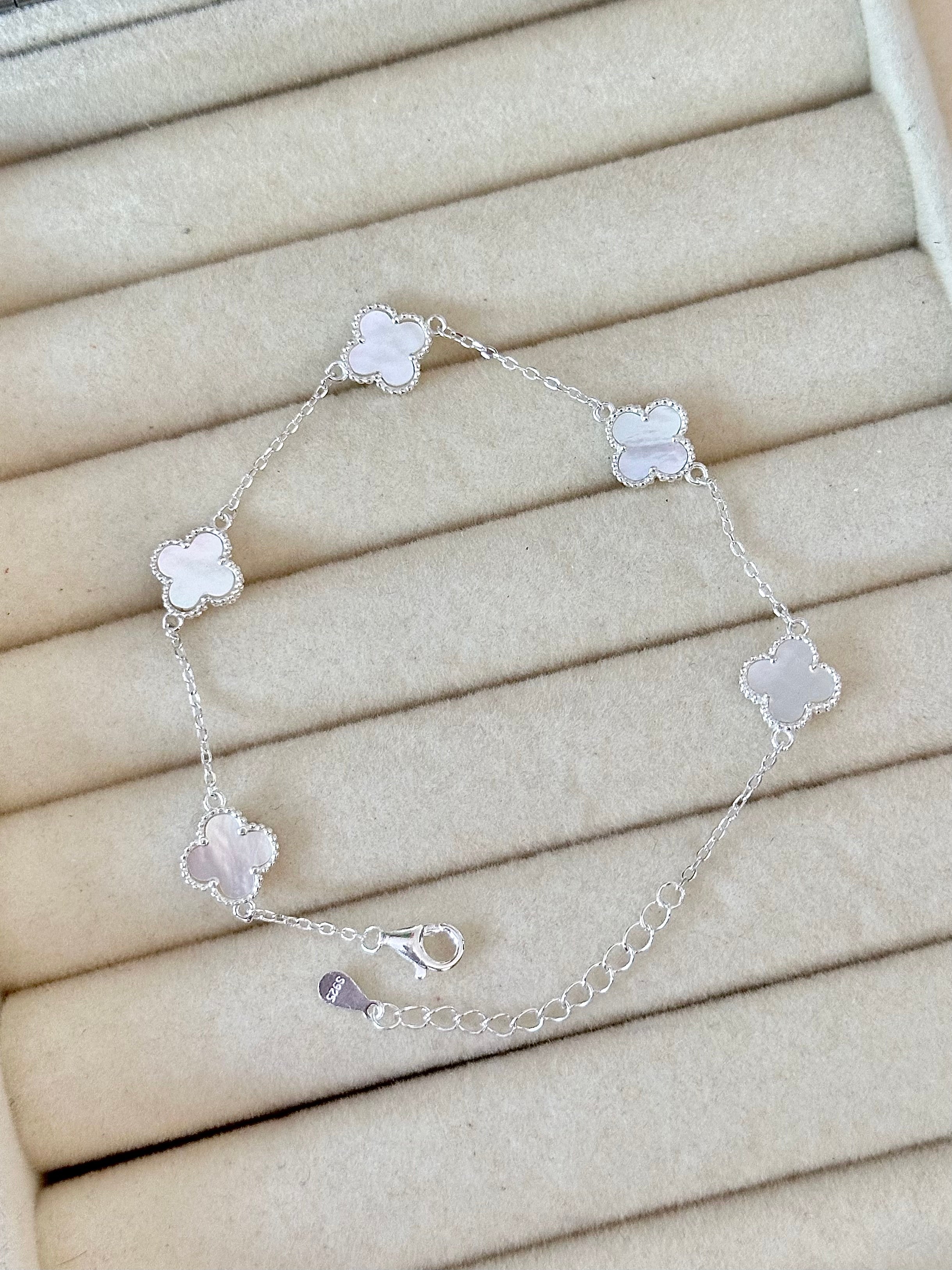 Pulsera Mini Tréboles Blancos