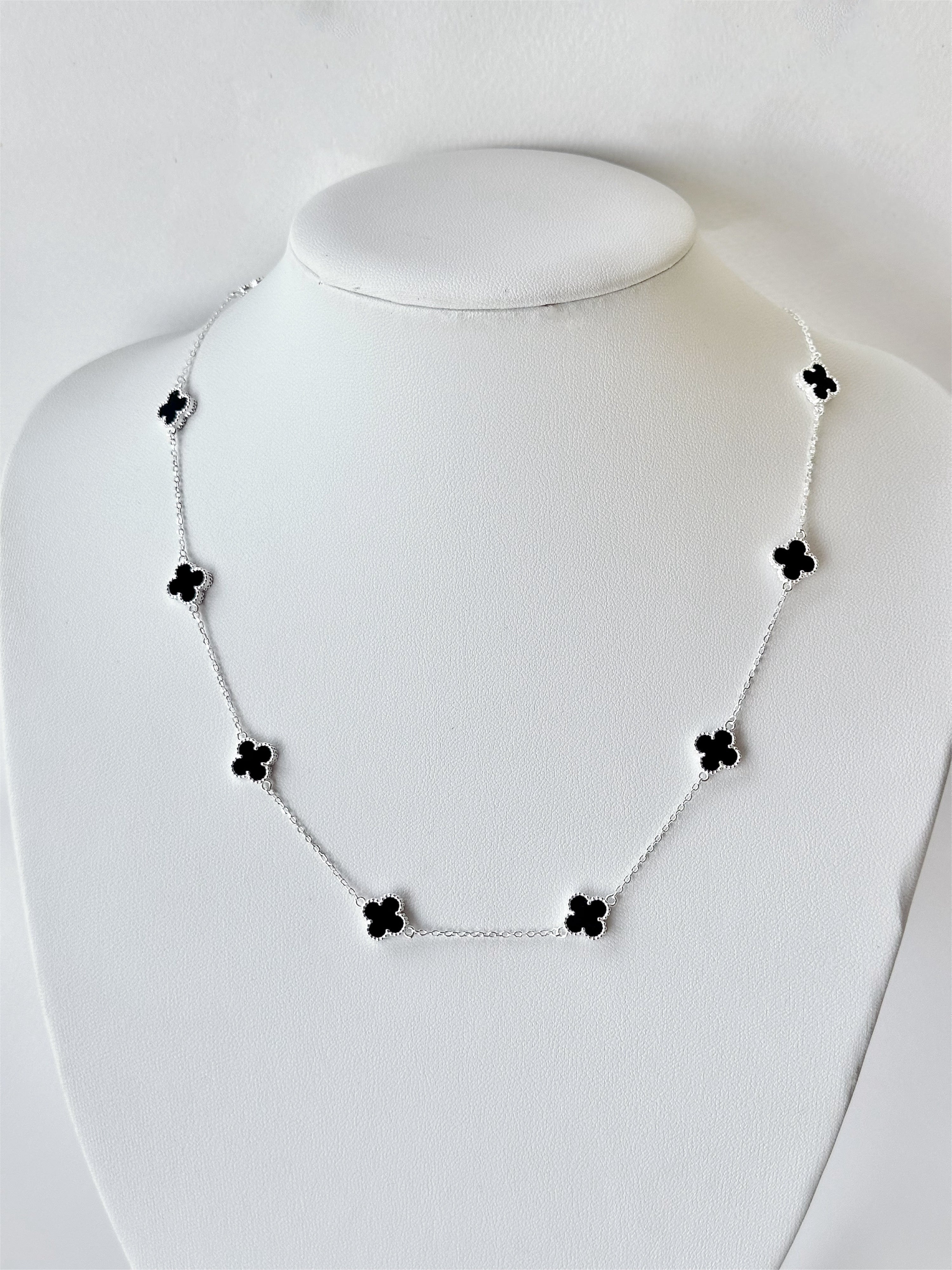 Collar 10 Mini Treboles Negro