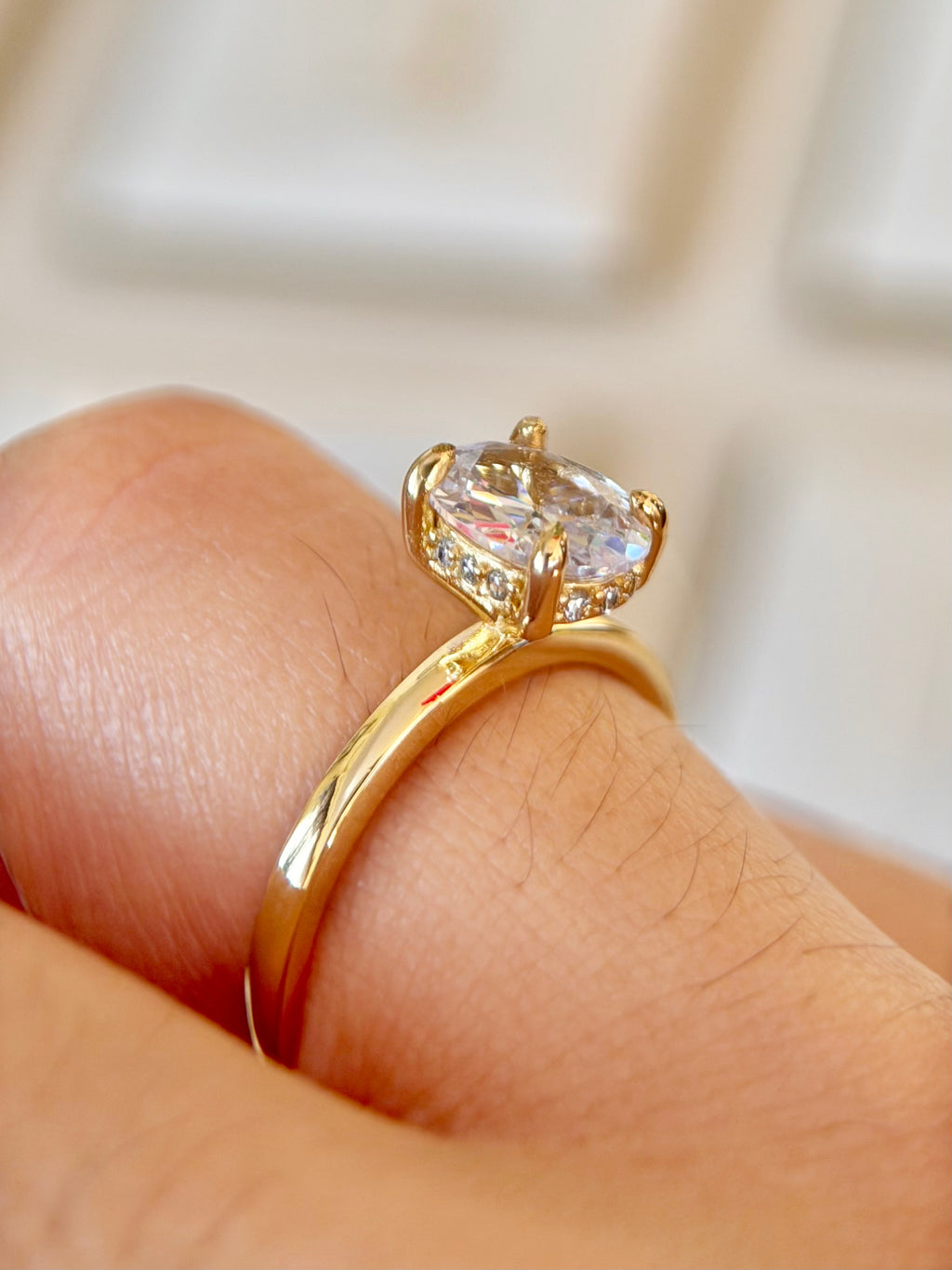 Anillo Compromiso Corte Ovalado Dorado