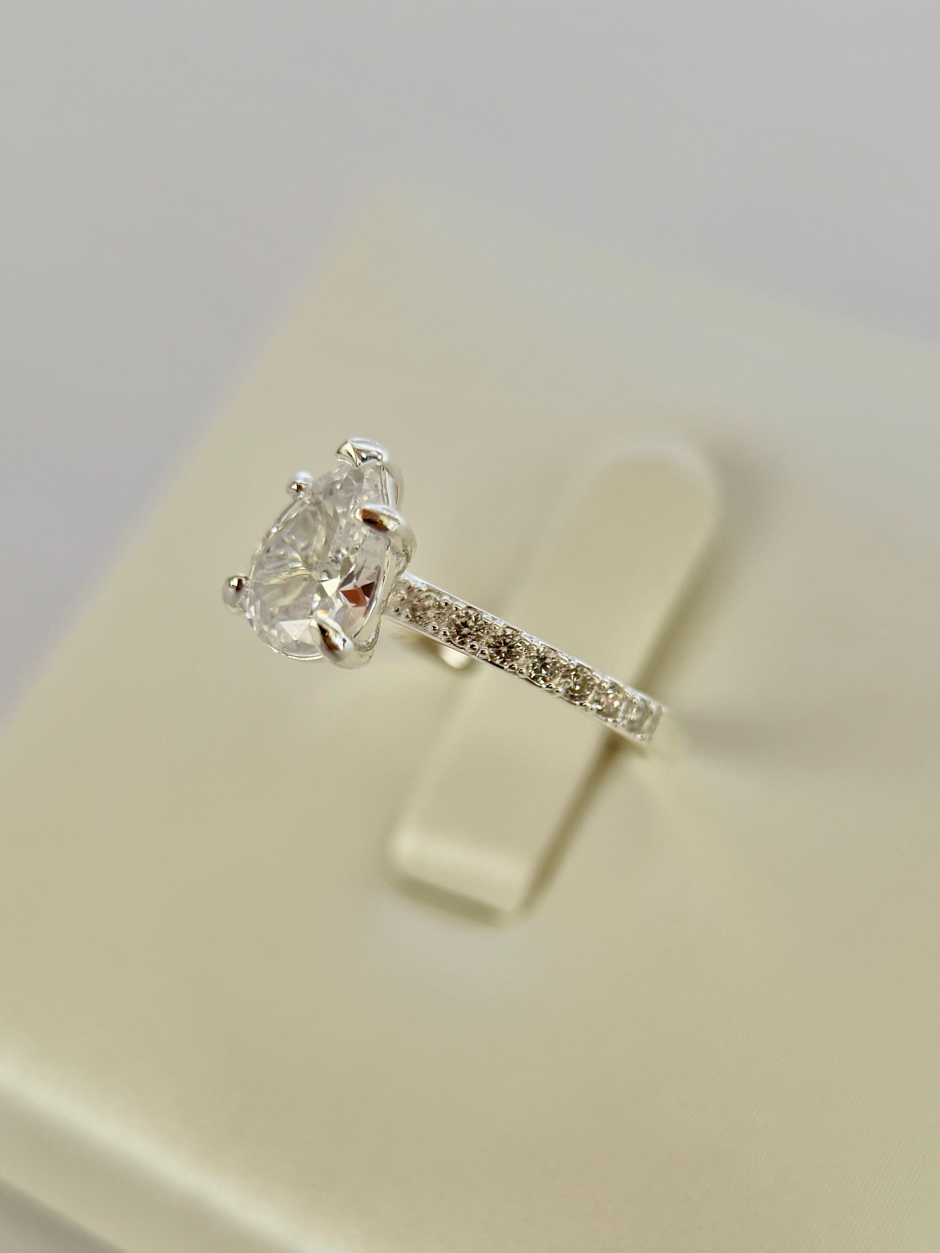 Anillo Compromiso Corte Pera