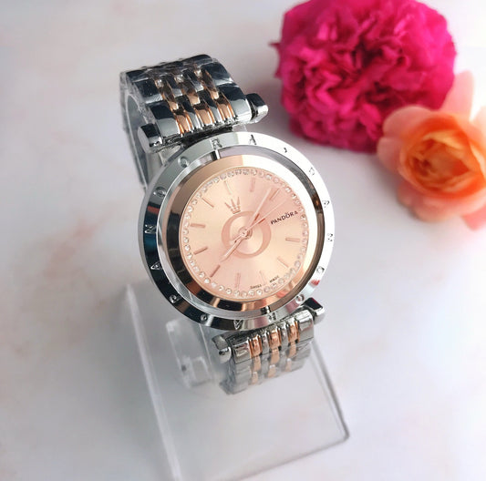 Reloj Pandora Dos Tonos Rose Gold y Plateado Fondo Rosa