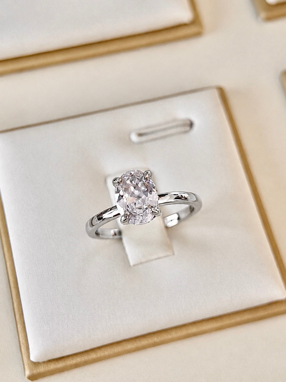 Anillo Compromiso Corte Ovalado Pequeño